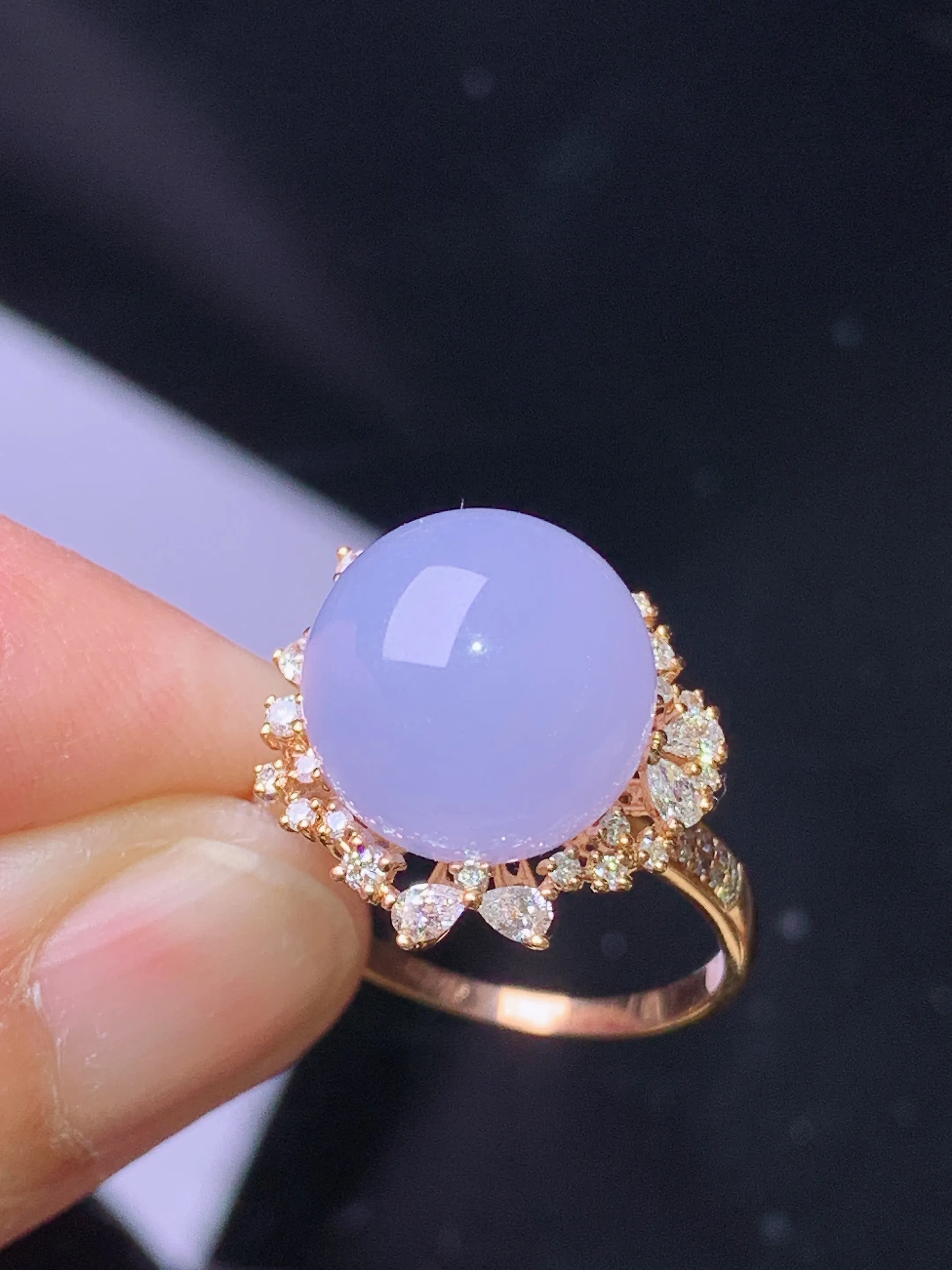 18k金钻镶嵌紫罗兰蛋面戒指 玉质细腻 色泽艳丽清新 圈口14.5 整体尺寸16.8*16.3*12.8