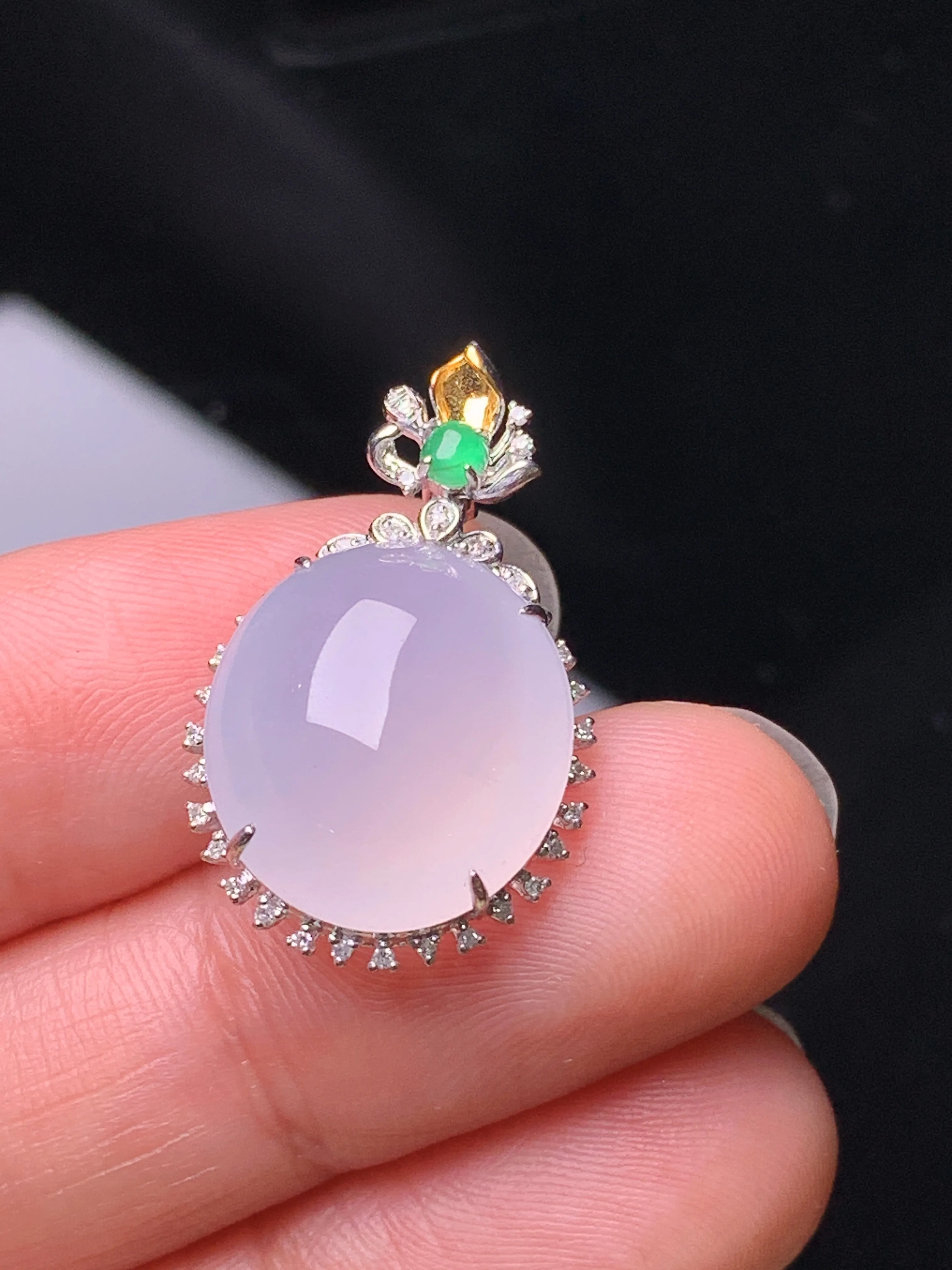 18k金钻镶嵌冰种蛋面吊坠 玉质细腻 色泽艳丽清新 整体尺寸25.7*16*8