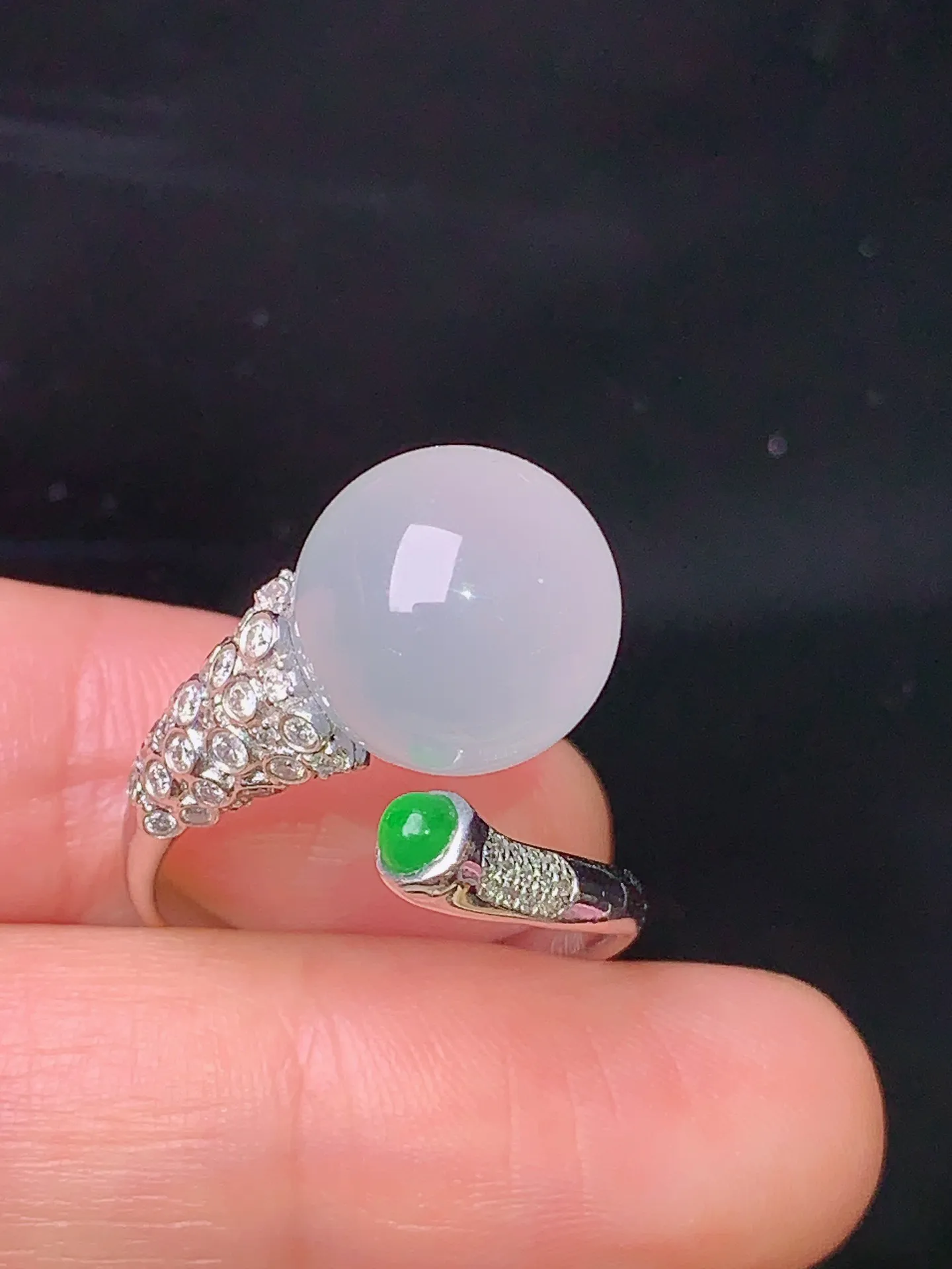 18k金钻镶嵌冰种圆珠项链 玉质细腻 色泽艳丽清新 圈口15 整体尺寸11.8