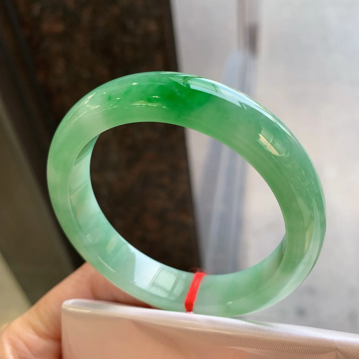 正圈飘绿 无瑕 尺寸：54.6/12.2/8.2  细腻