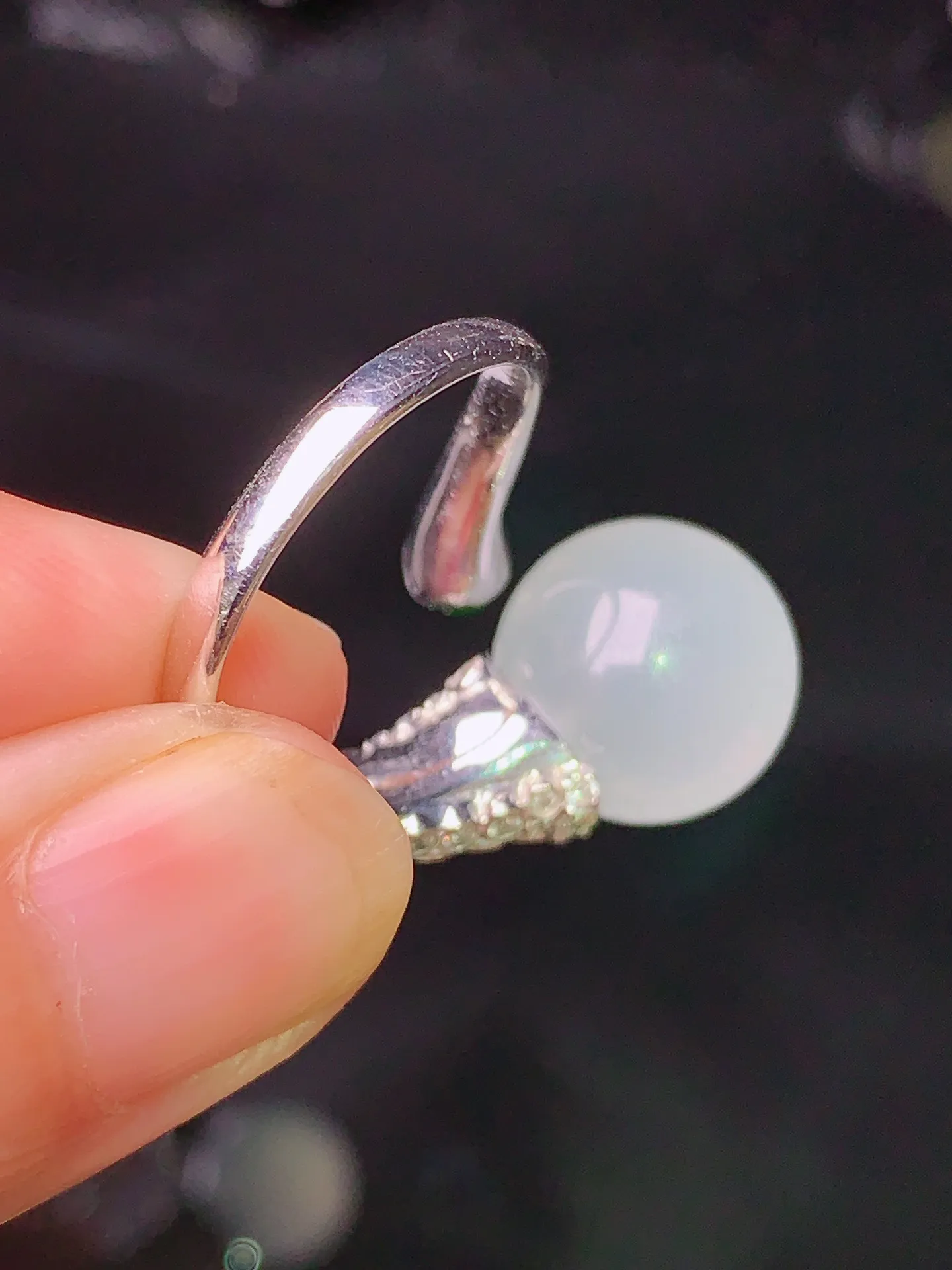 18k金钻镶嵌冰种圆珠项链 玉质细腻 色泽艳丽清新 圈口15 整体尺寸11.8