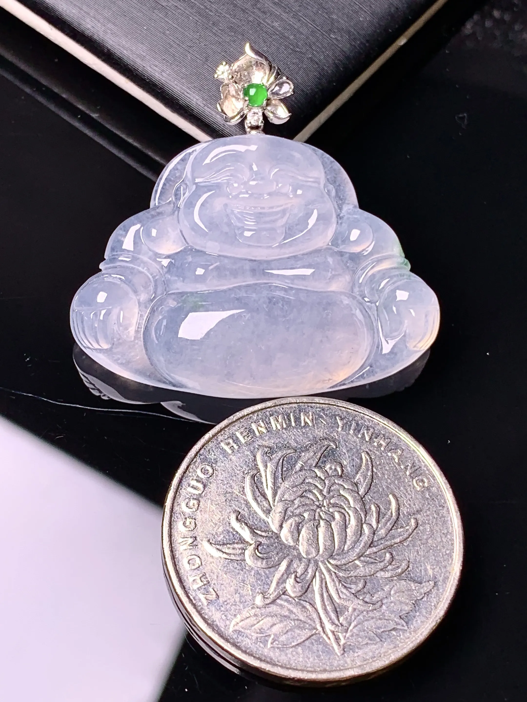 18k金镶嵌冰种佛公吊坠 玉质细腻 色泽艳丽清新 整体尺寸31.2*32.6*6