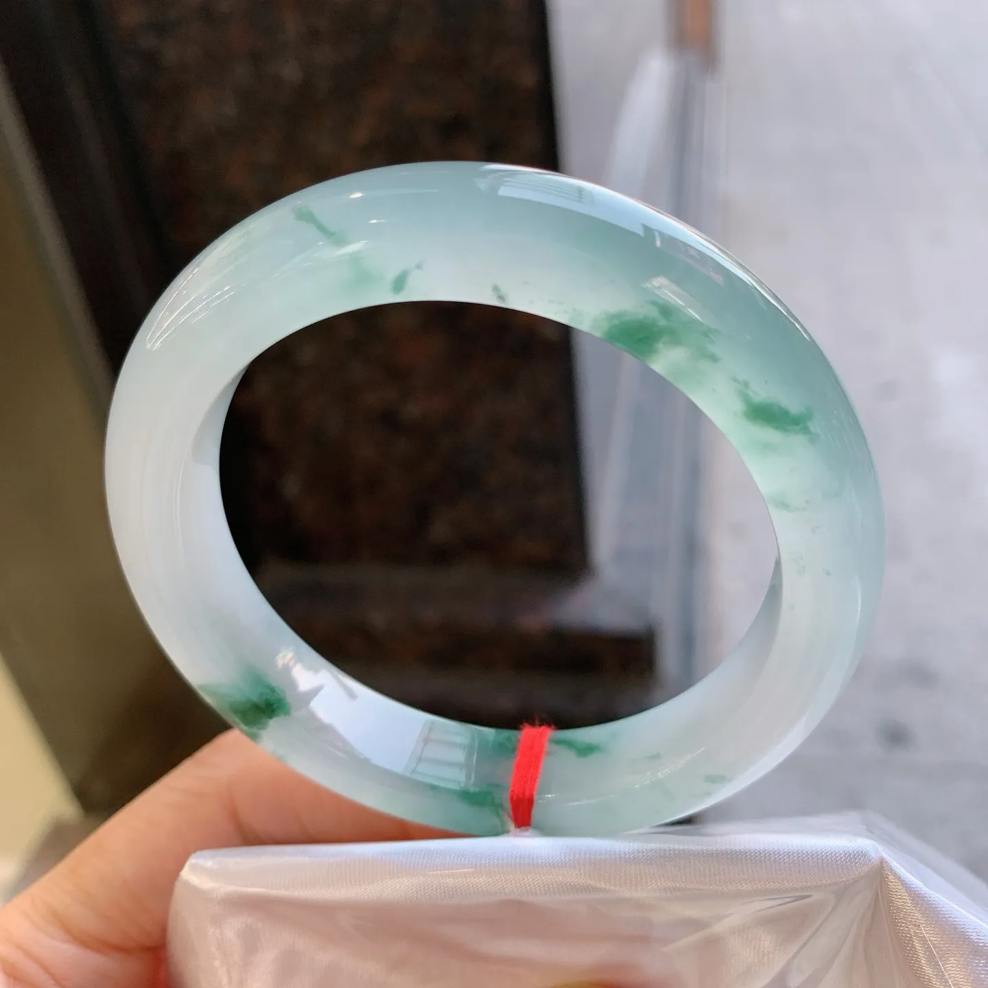 正圈表冰飘花 无瑕 尺寸：59.4/12.5/10 大圈口