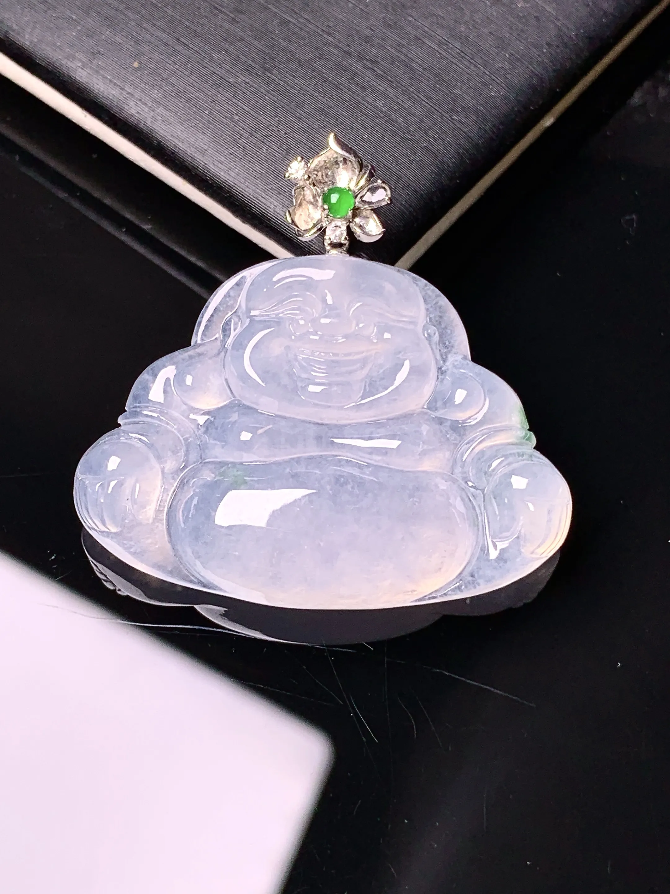 18k金镶嵌冰种佛公吊坠 玉质细腻 色泽艳丽清新 整体尺寸31.2*32.6*6