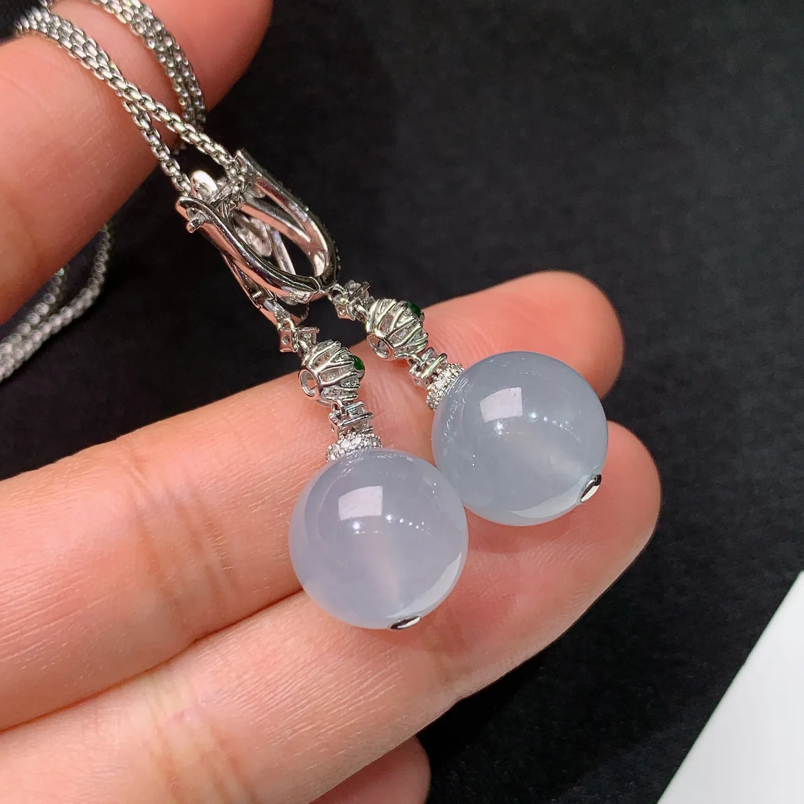 冰种圆珠耳坠，18k金镶嵌，温润细腻，简约时尚，冰润细腻，种水足，Of 直径12.6