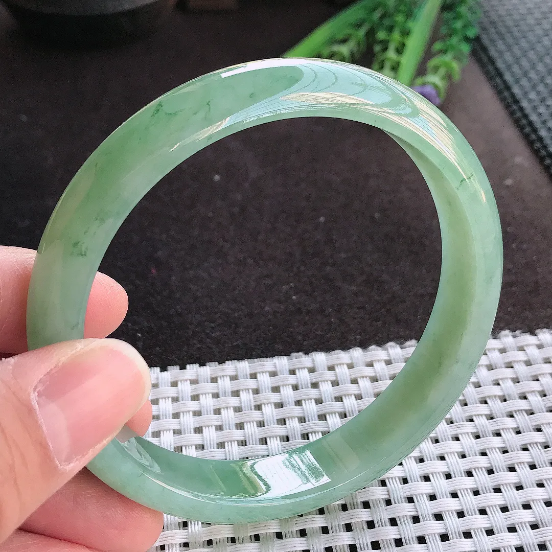 实拍A货翡翠65.5/13.5/7.5老坑冰胶满油绿手镯大圈口宽边玉镯手环