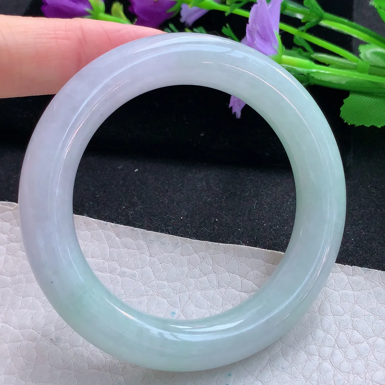 js小圈口52*11.4*11美人镯 天然缅甸翡翠玉手镯淡春带彩圆条玉手环