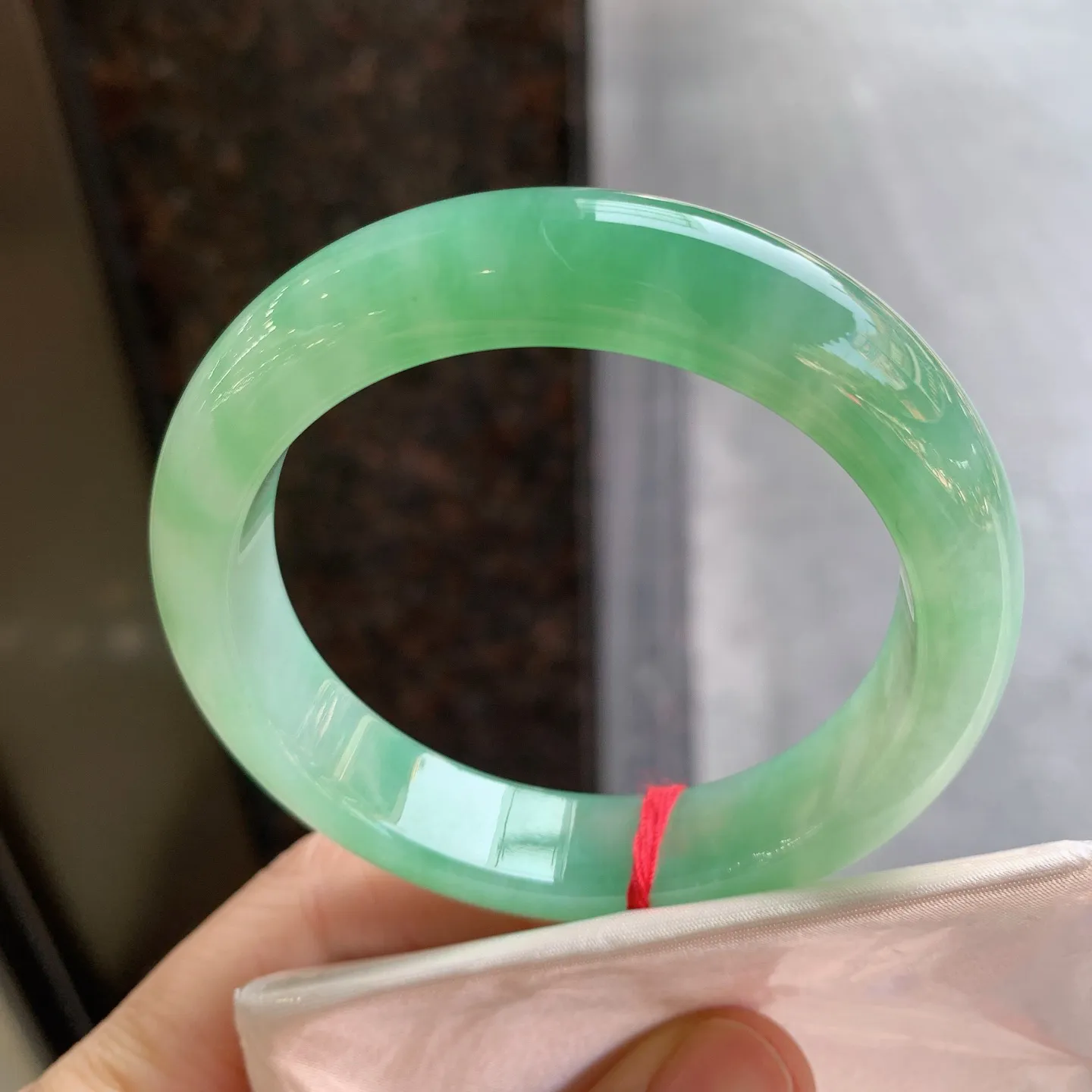 正圈冰飘绿 无瑕 尺寸：55.2/12.6/8.6 冰润