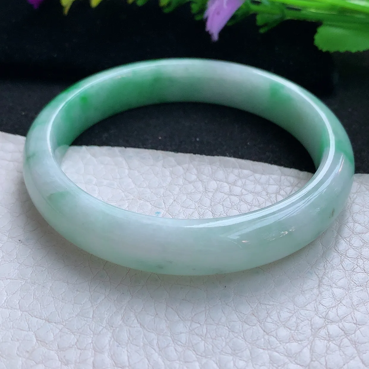 js实拍59*11.5*8平安镯 天然缅甸翡翠玉手镯辣绿水润宽边玉手环