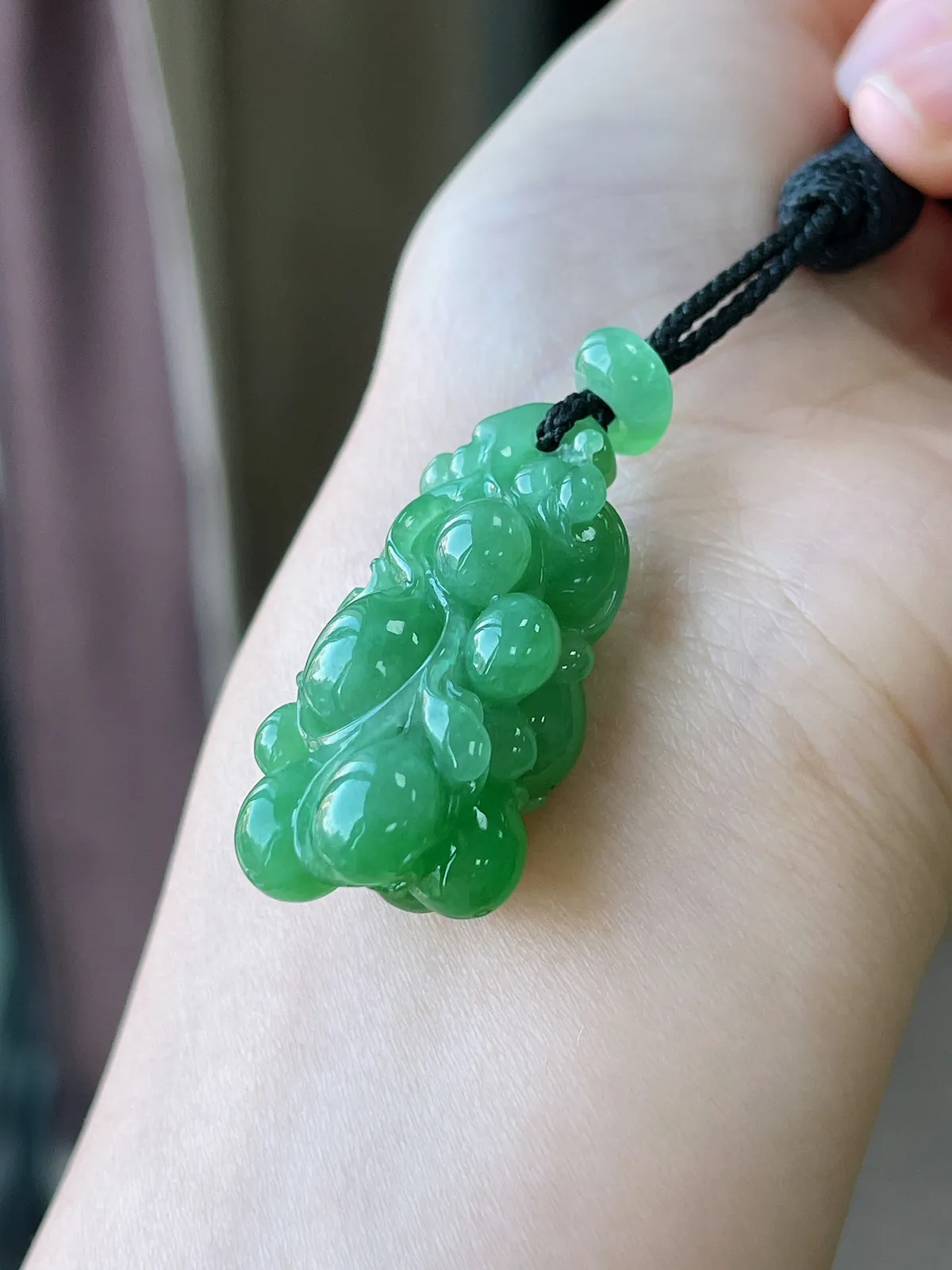 翡翠糯化种绿色吊坠