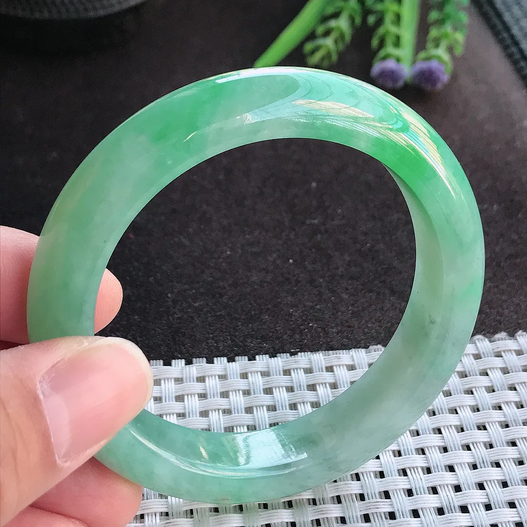 实拍A货翡翠54.5/12.4/8.8老坑精美冰润满绿手镯宽边玉镯手环