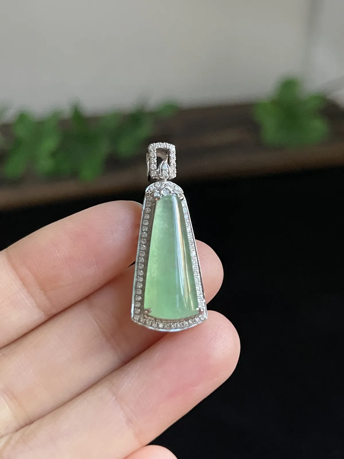 翡翠无事牌，印记：G18K,伴钻石