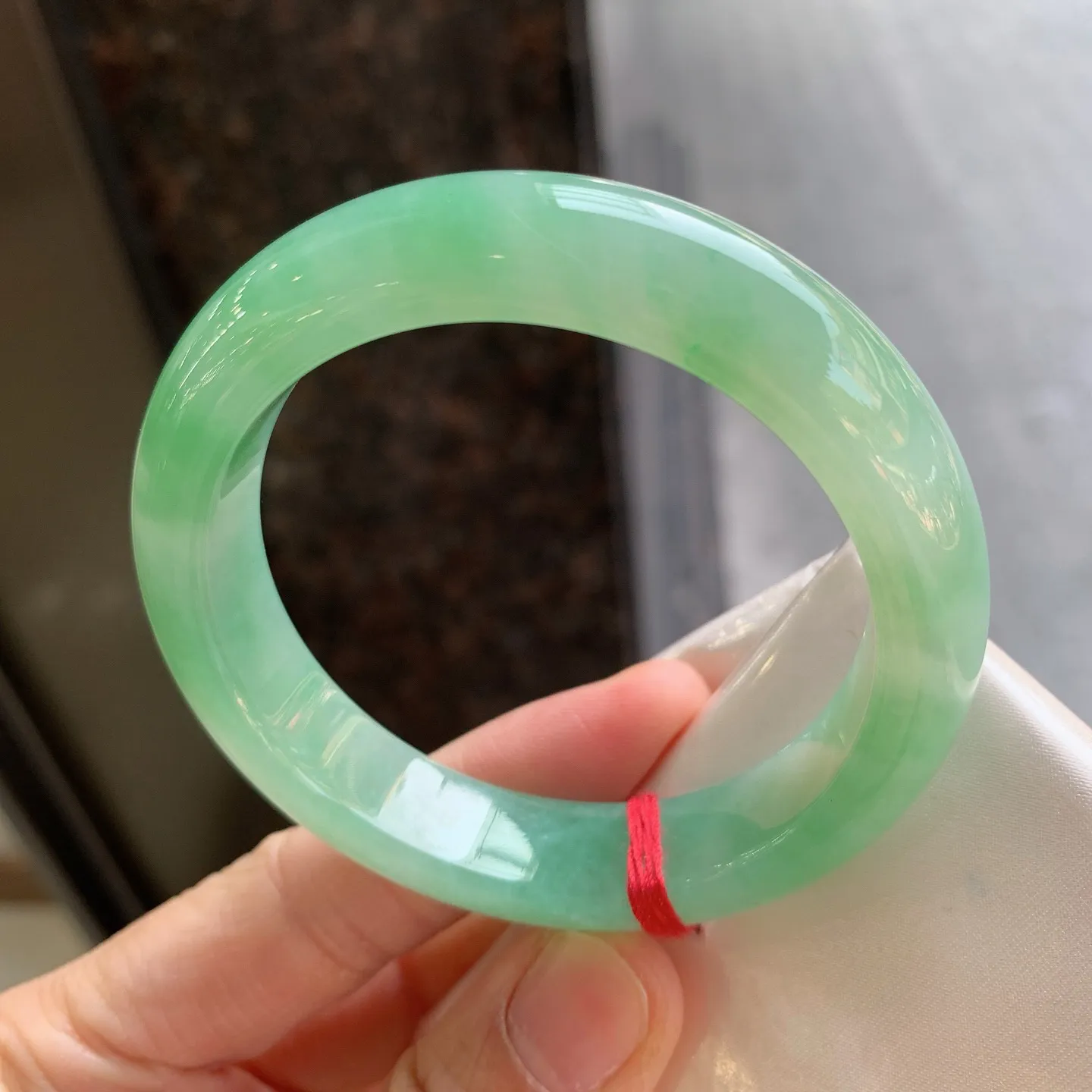 正圈冰飘绿 无瑕 尺寸：55.2/12.6/8.6 冰润