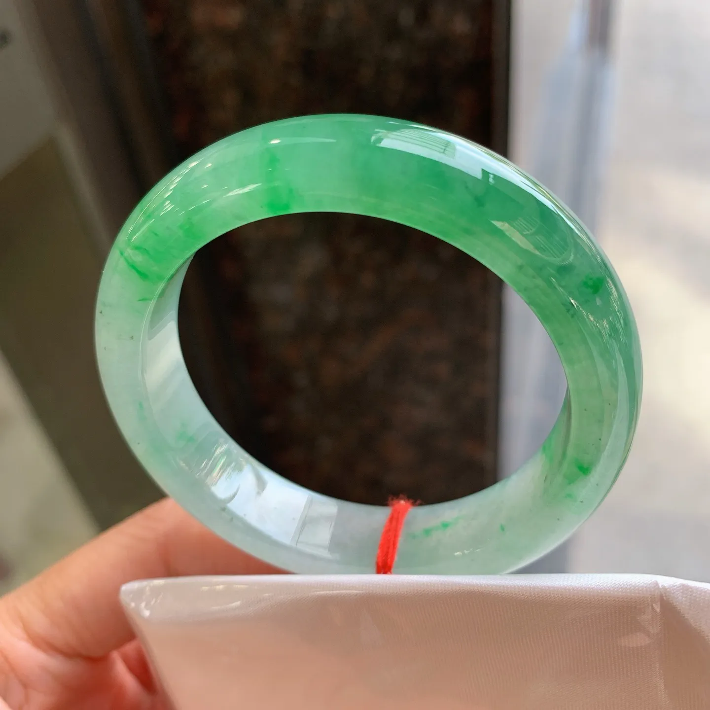 正圈冰飘绿 无瑕 尺寸：52.6/12.7/8.3 种色俱佳