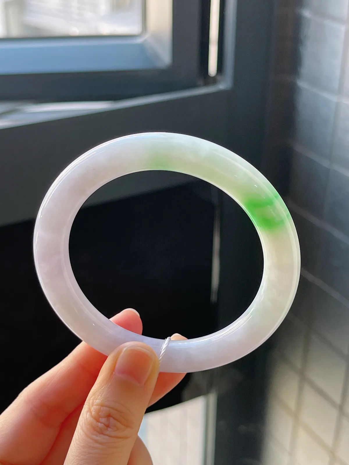 圆镯57圈口，翡翠糯化种飘绿手镯