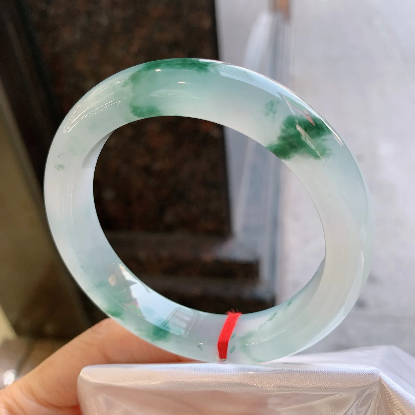 正圈表冰飘花 无瑕 尺寸：59.4/12.5/10 大圈口