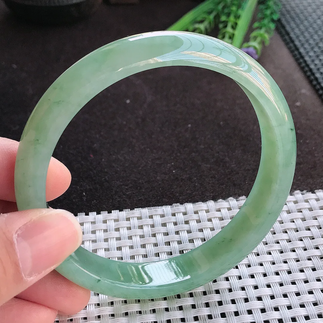 实拍A货翡翠65.5/13.5/7.5老坑冰胶满油绿手镯大圈口宽边玉镯手环