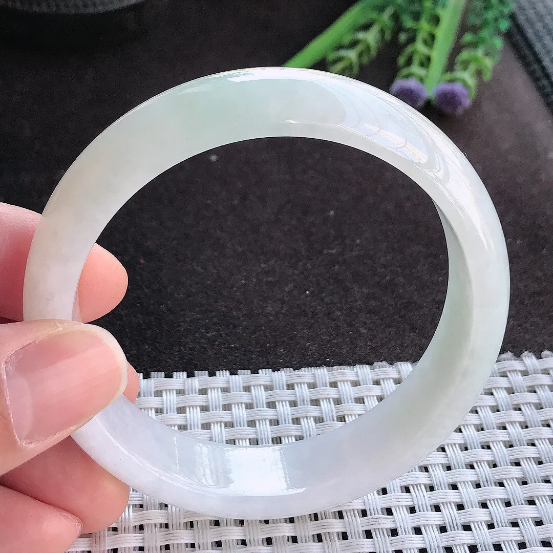 实拍A货翡翠59/15.5/7.5老坑秀气冰润浅绿手镯宽边玉镯手环