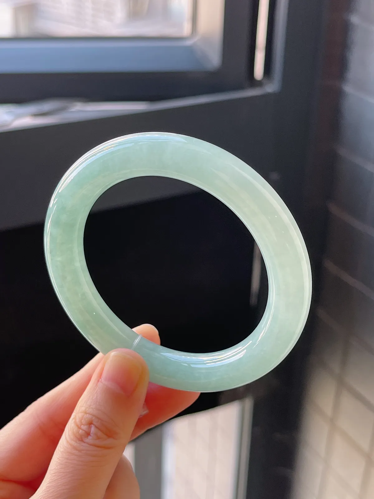 圆镯53圈口，翡翠冰糯种浅绿色手镯