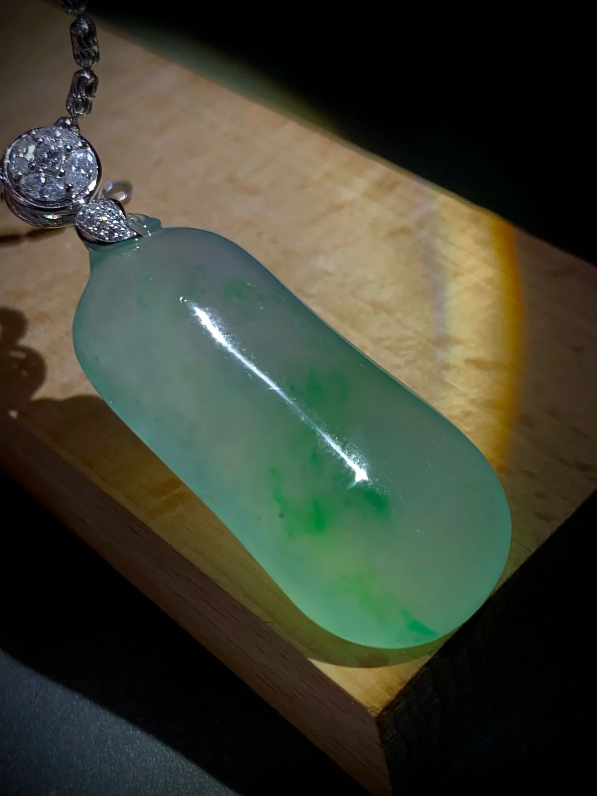 绿花福瓜，51-裸石41-19-11mm，
16g，18K金，南非钻，不配图链