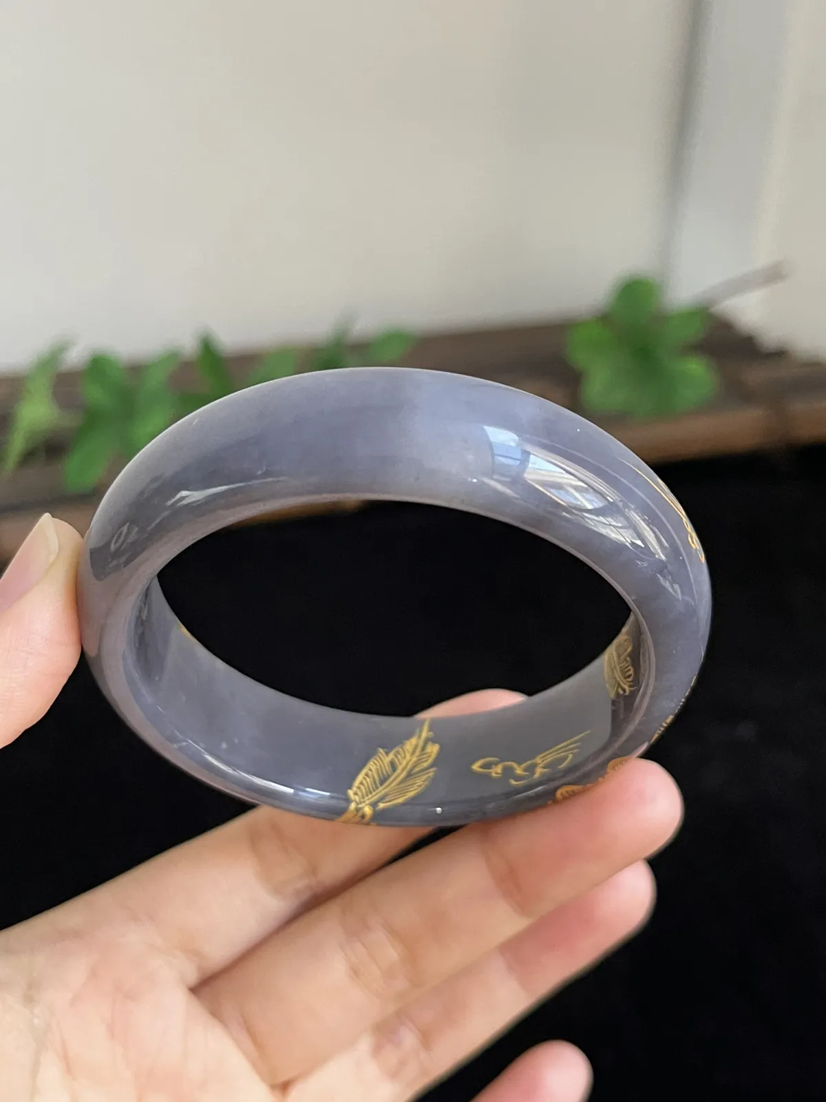 正圈55.4圈口，和田玉手镯，表面颜色为人工绘制