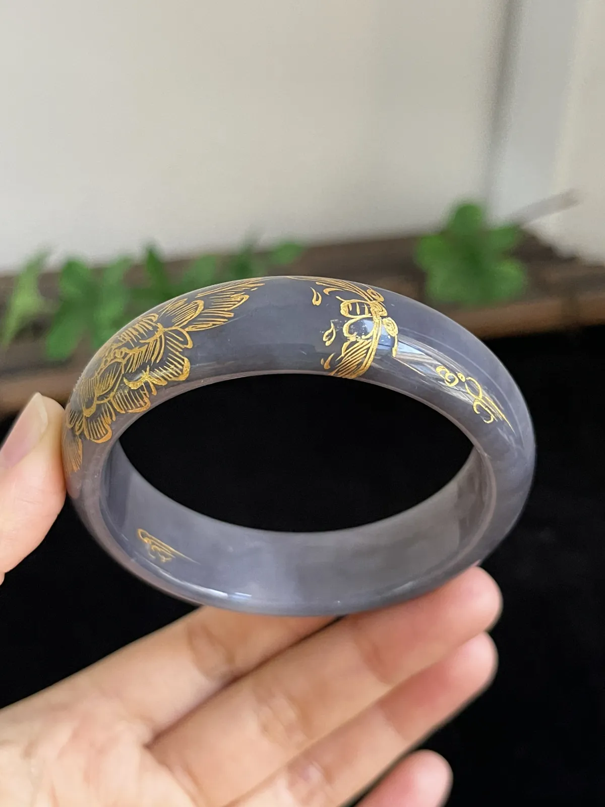 正圈55.4圈口，和田玉手镯，表面颜色为人工绘制