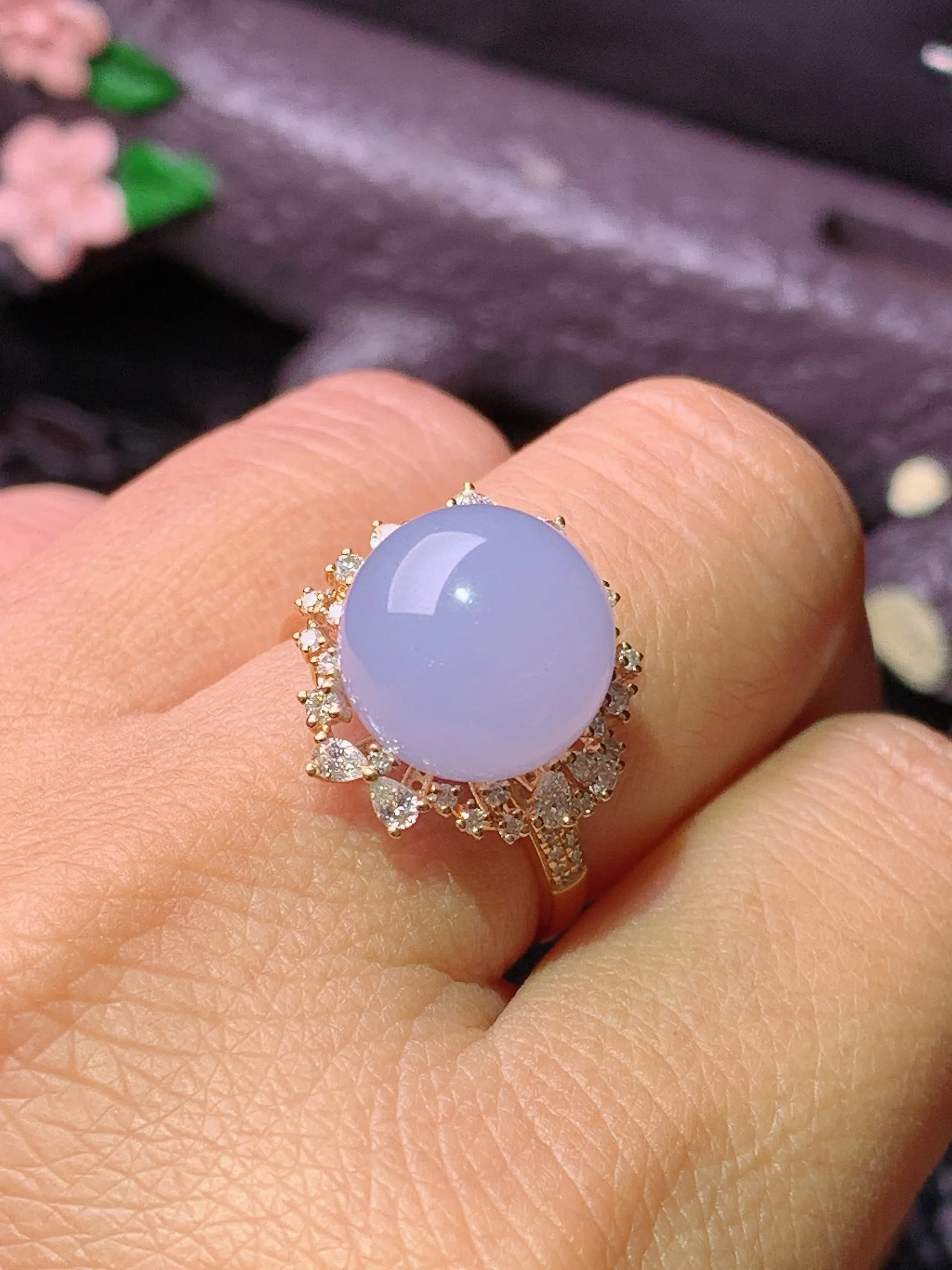 18k金钻镶嵌紫罗兰蛋面戒指 玉质细腻 色泽艳丽清新 圈口14.5 整体尺寸16.8*16.3*12.8