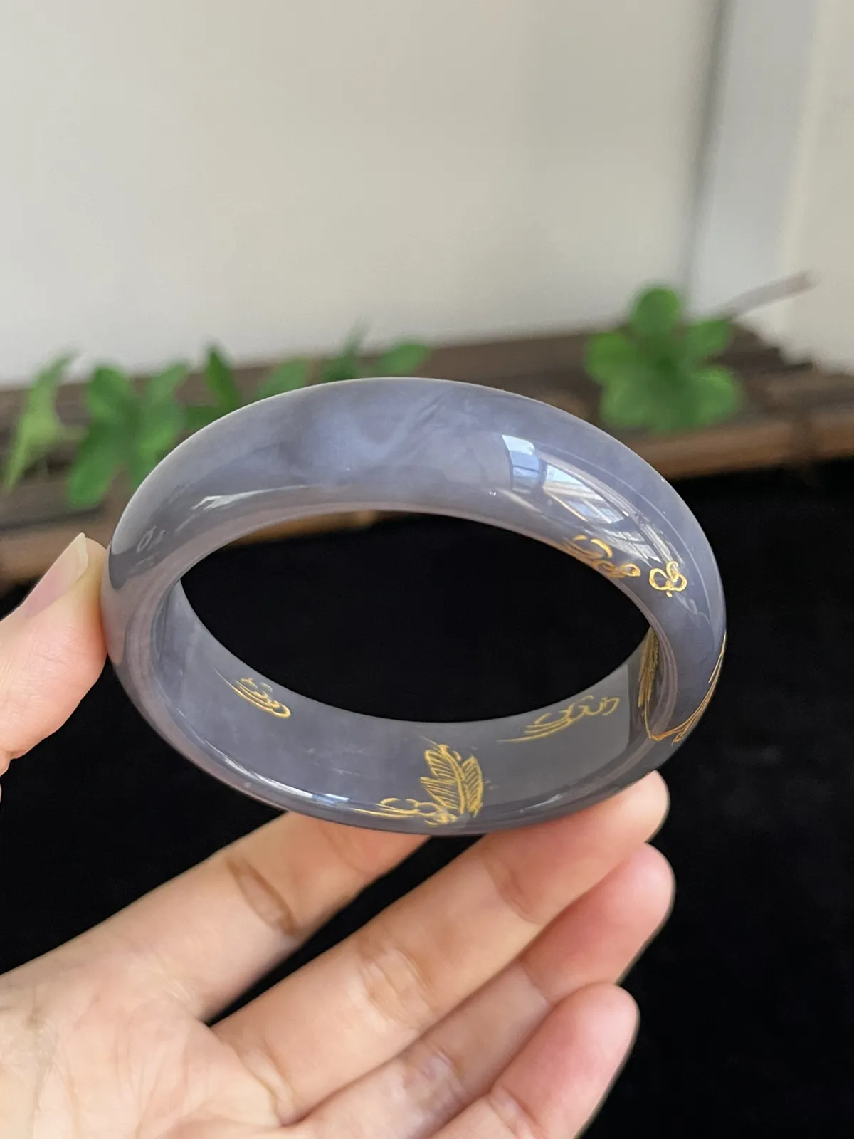 正圈55.4圈口，和田玉手镯，表面颜色为人工绘制