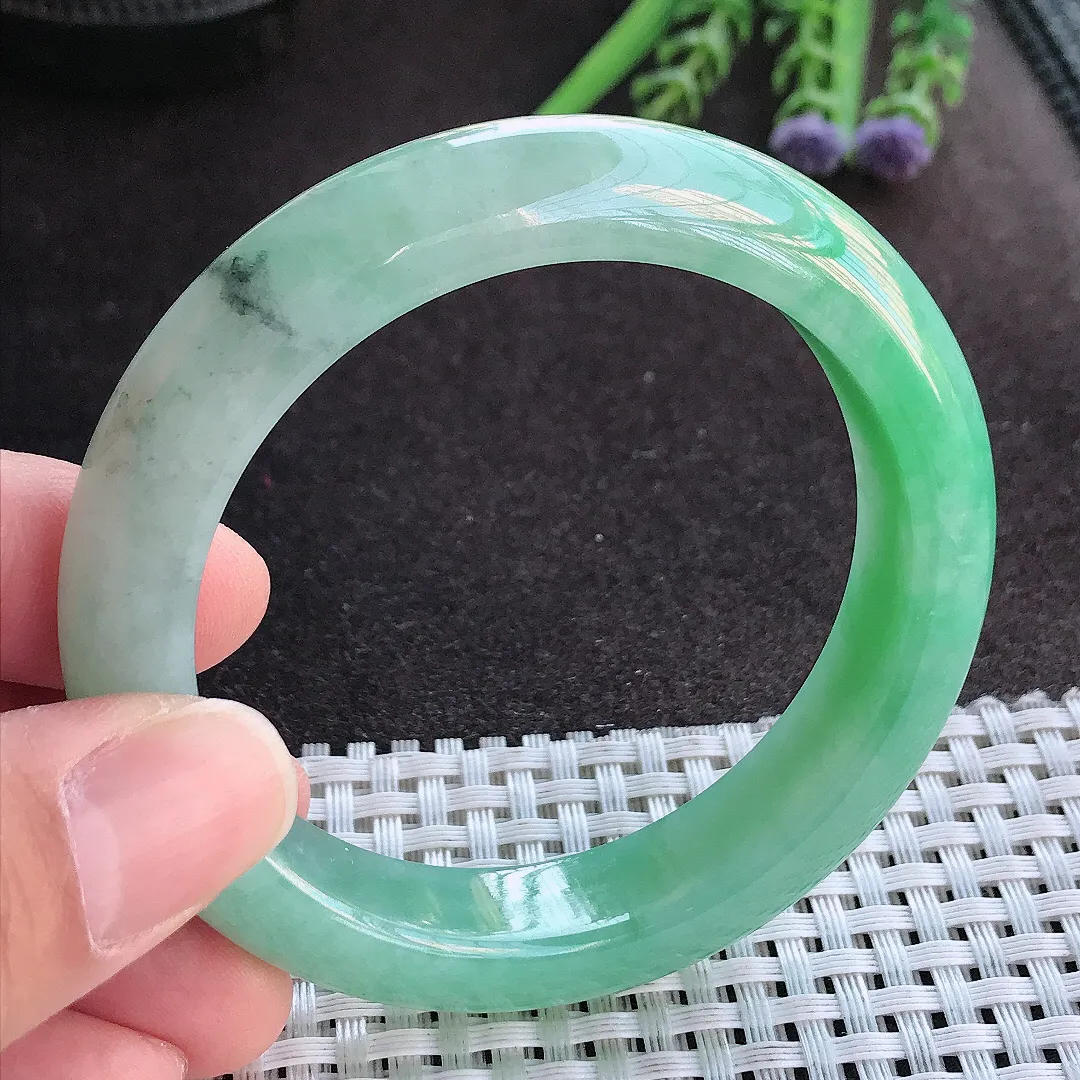 实拍A货翡翠54.5/12.4/8.8老坑精美冰润满绿手镯宽边玉镯手环