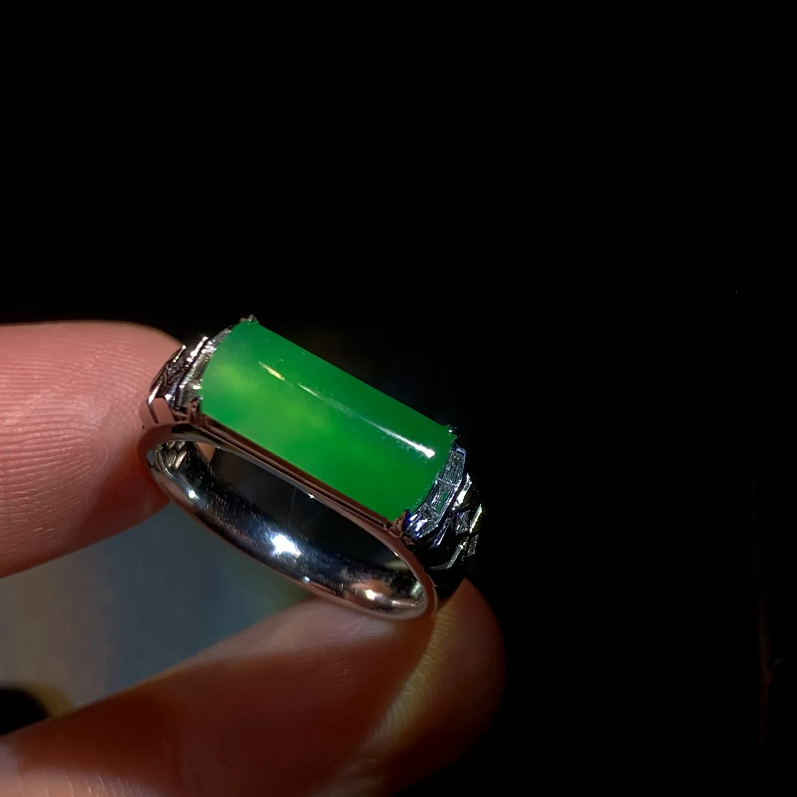 马鞍戒指，裸石14-6.2-3mm
5g，圈口内径18.5mm，18#，
18K金，南非钻，