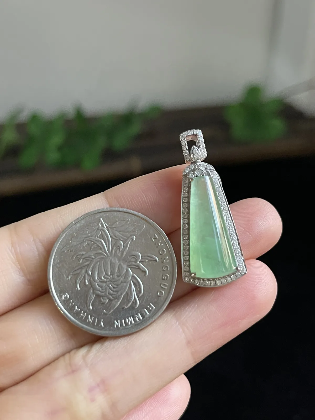 翡翠无事牌，印记：G18K,伴钻石