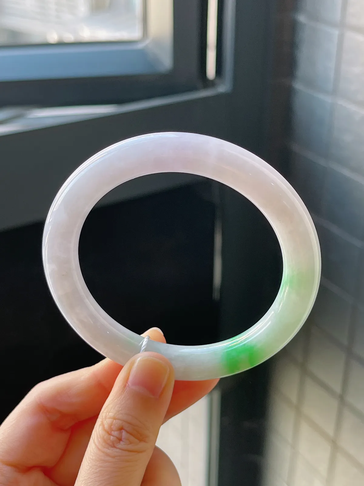 圆镯57圈口，翡翠糯化种飘绿手镯