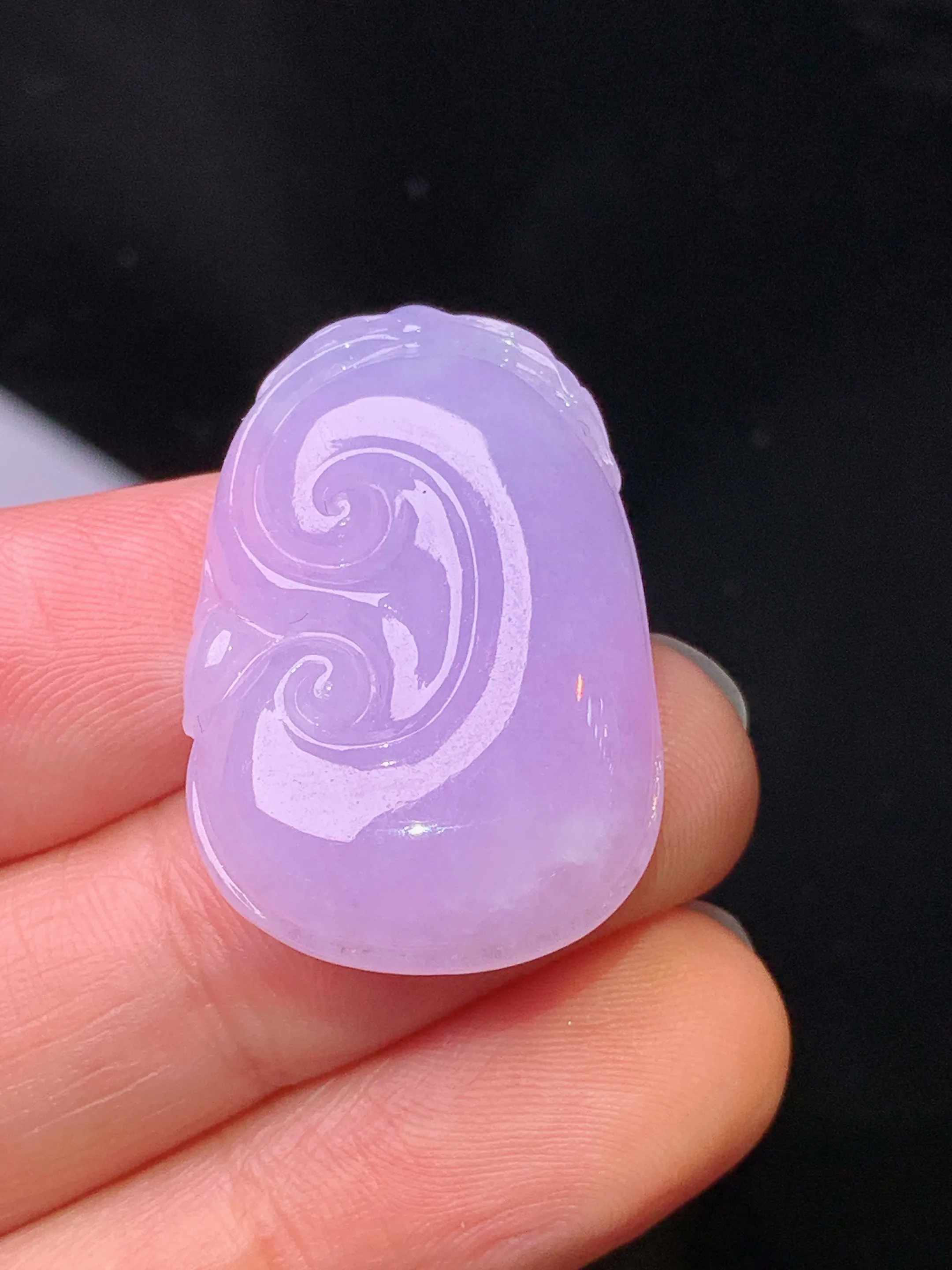 紫罗兰如意吊坠 玉质细腻 色泽艳丽清新 整体尺寸29.6*19.2*5.5