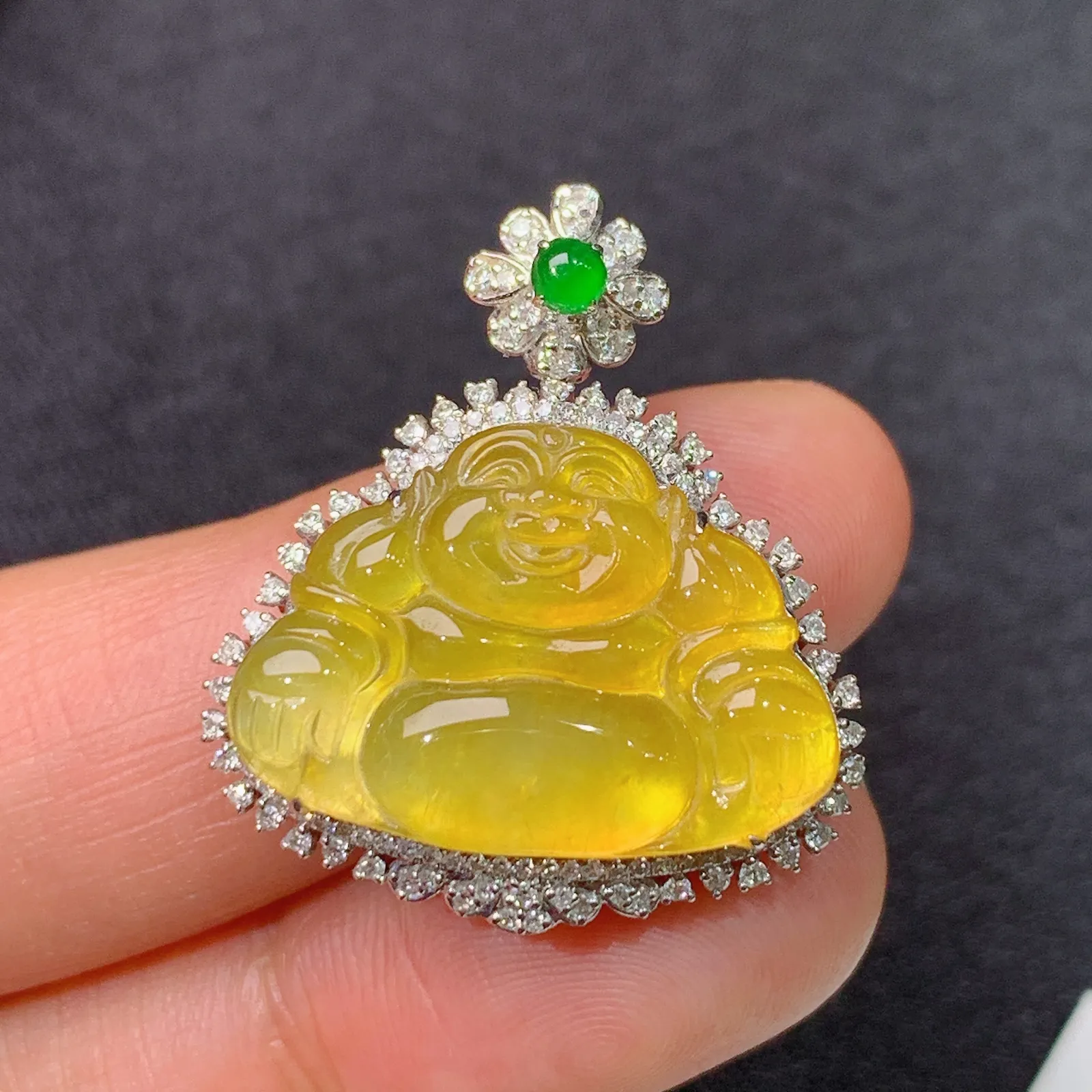 冰黄翡笑佛吊坠，18k金镶嵌，色泽鲜艳，水色超佳，Ym2 尺寸27*23.7*8.6