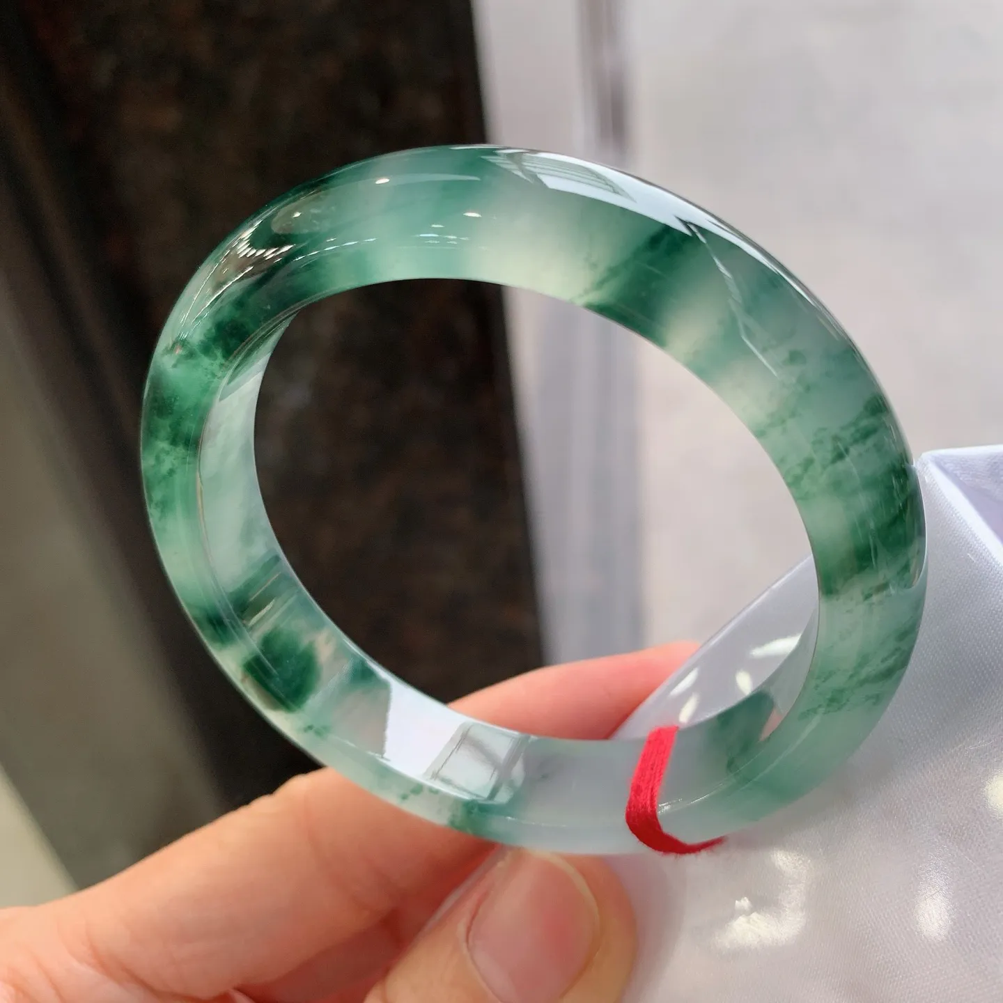 正圈高冰飘花 无瑕 尺寸：55.7/12.2/8.1 起荧光