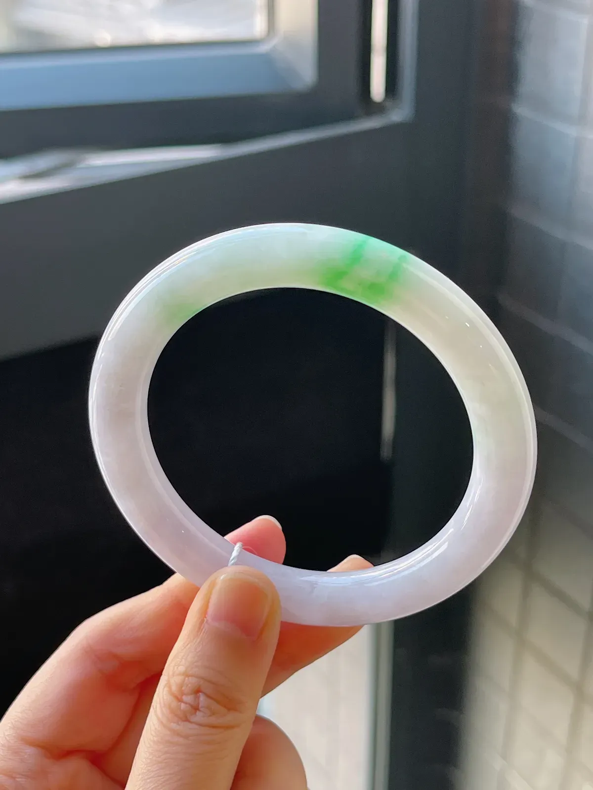 圆镯57圈口，翡翠糯化种飘绿手镯