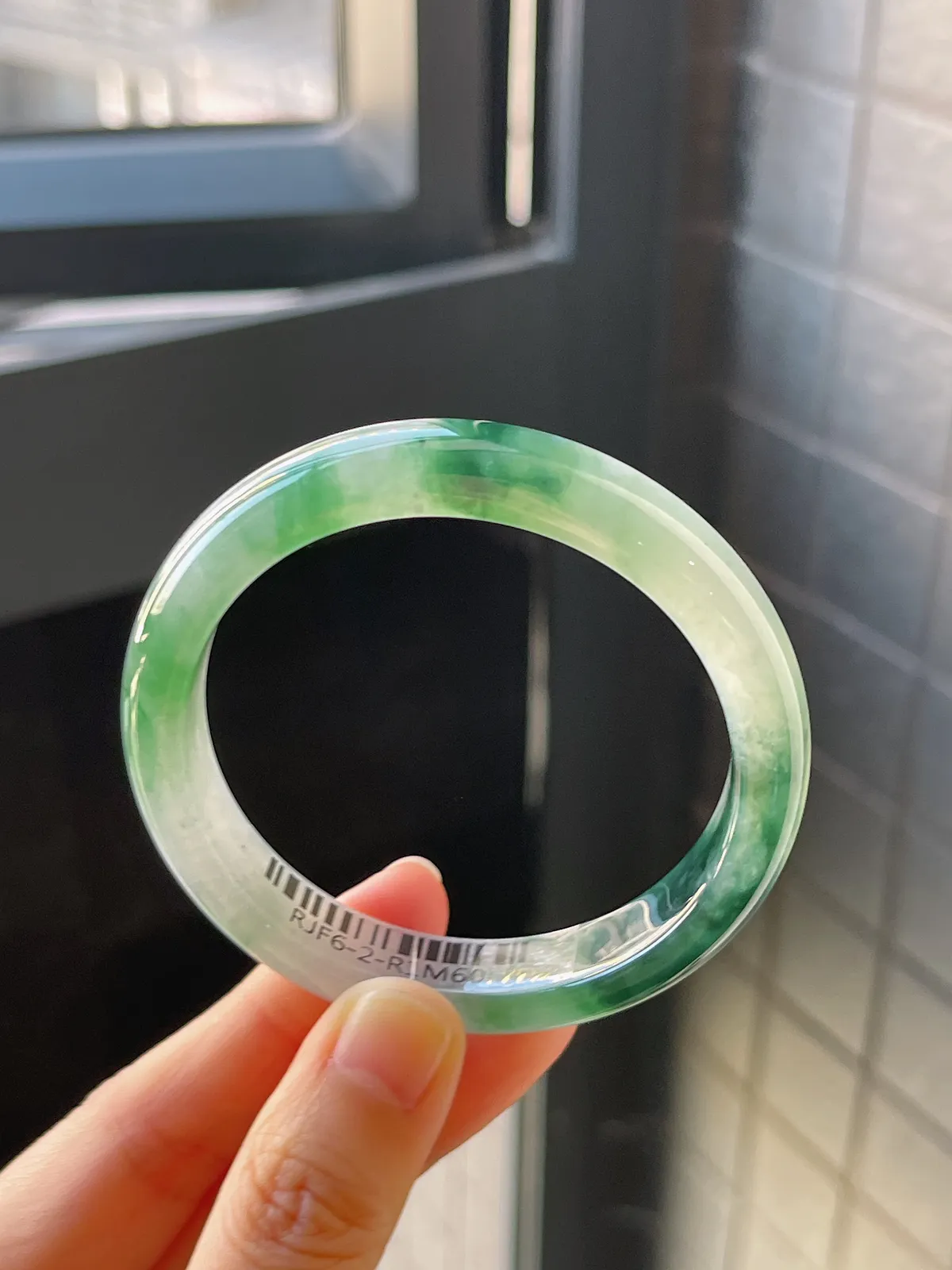 正圈53.6圈口，翡翠冰糯种飘绿手镯