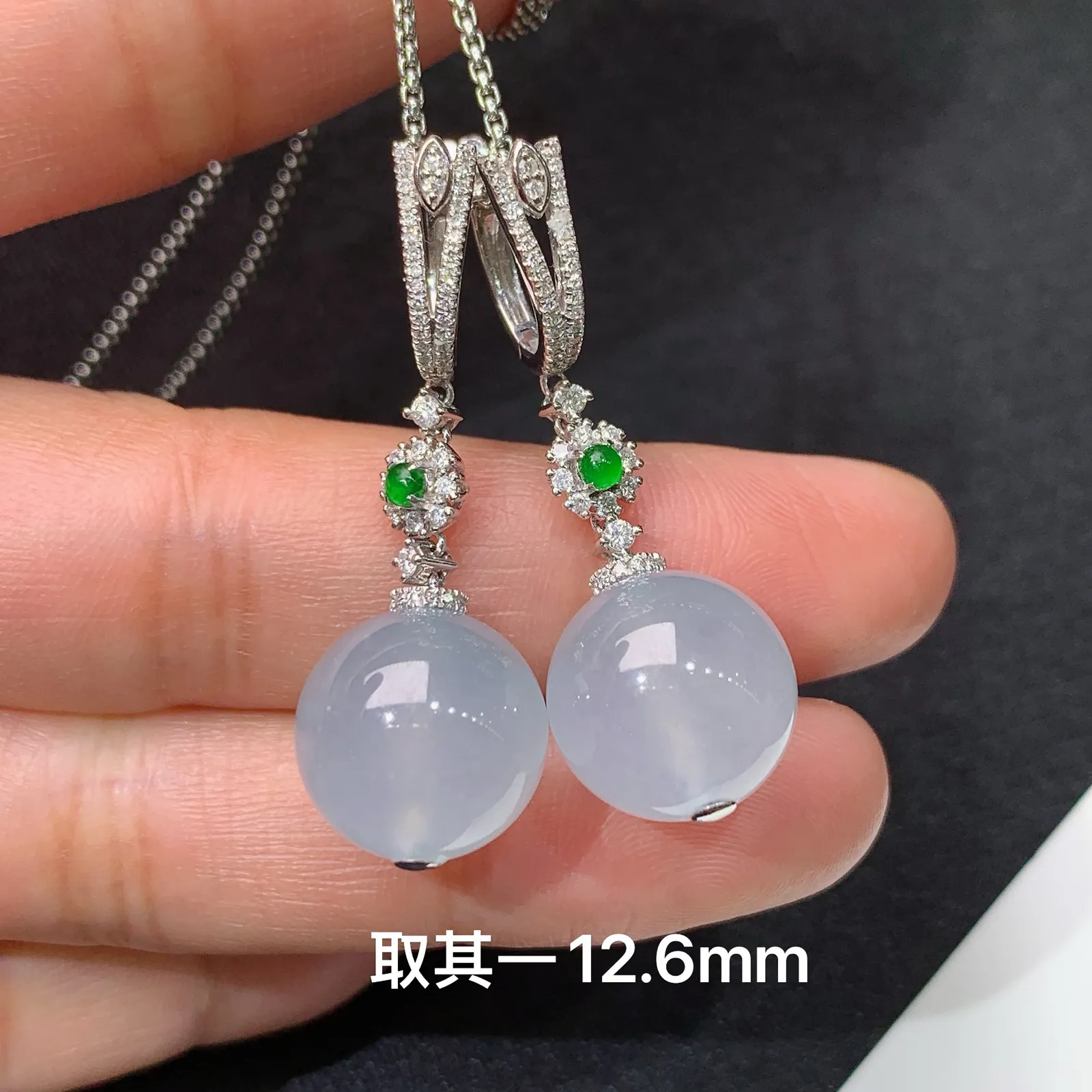 冰种圆珠耳坠，18k金镶嵌，温润细腻，简约时尚，冰润细腻，种水足，Of 直径12.6