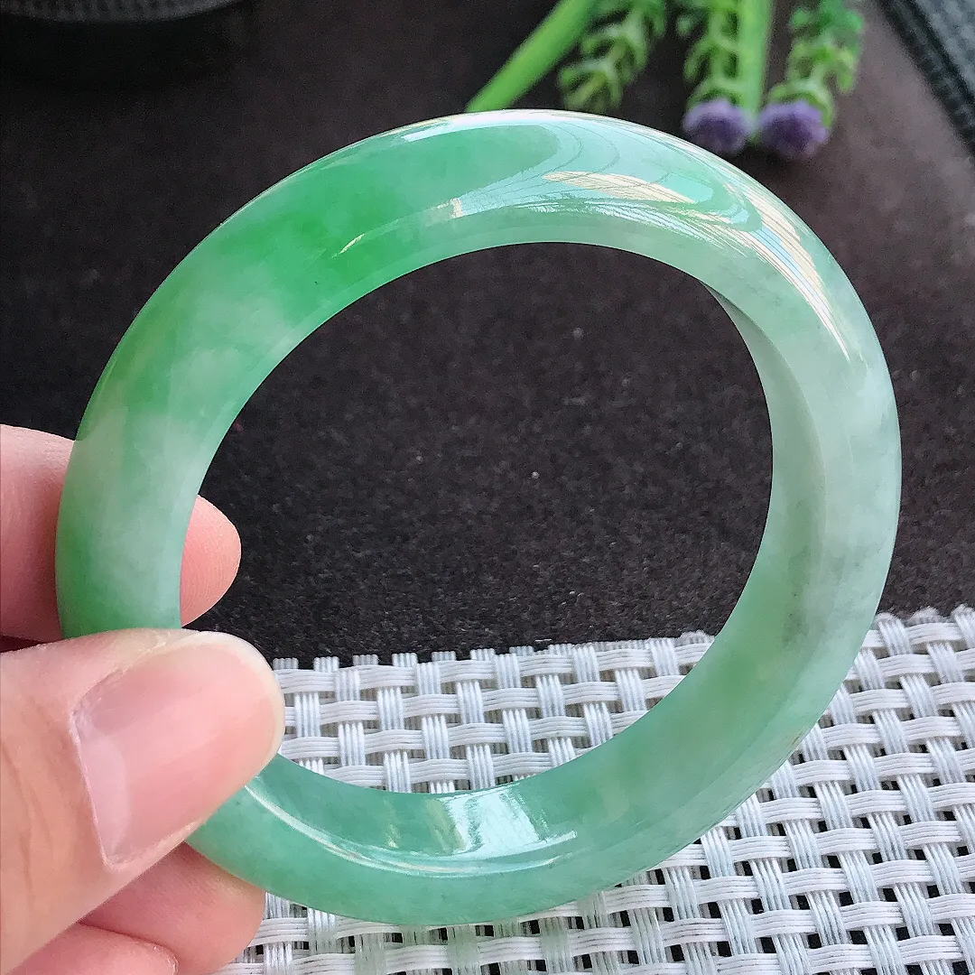 实拍A货翡翠54.5/12.4/8.8老坑精美冰润满绿手镯宽边玉镯手环