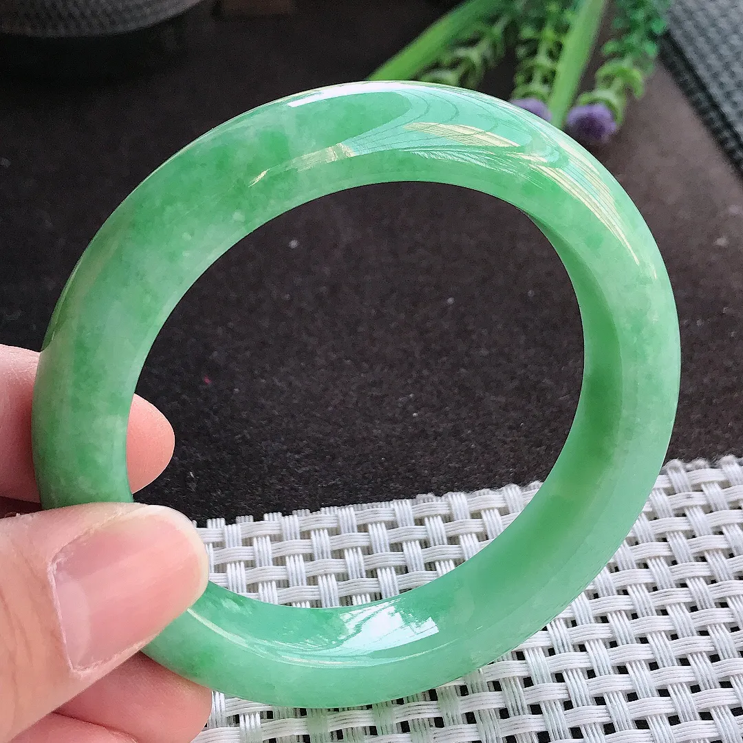 实拍A货翡翠57.8/12.6/9.6老坑精美温润满绿手镯宽边玉镯手环