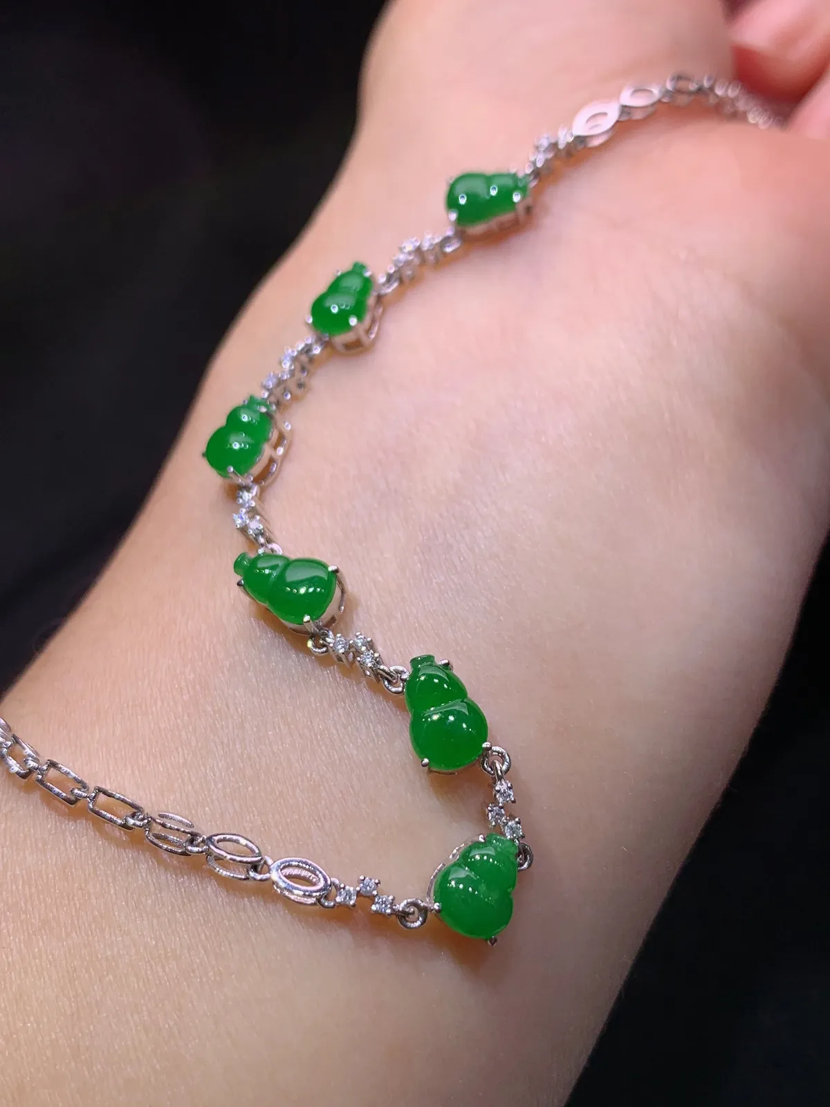 辣阳绿葫芦手链，18k金镶嵌，简约时尚，冰润色阳，种水足，Xj 尺寸7.5*4.8*2