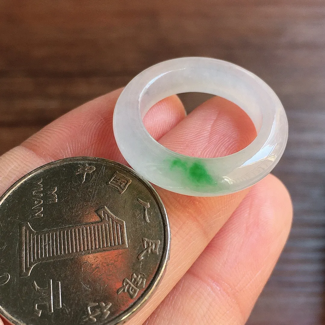 冰飘绿戒圈，指环，冰冰润润，玉质细腻，种水足，By2 圈口14 尺寸5.1*3.9