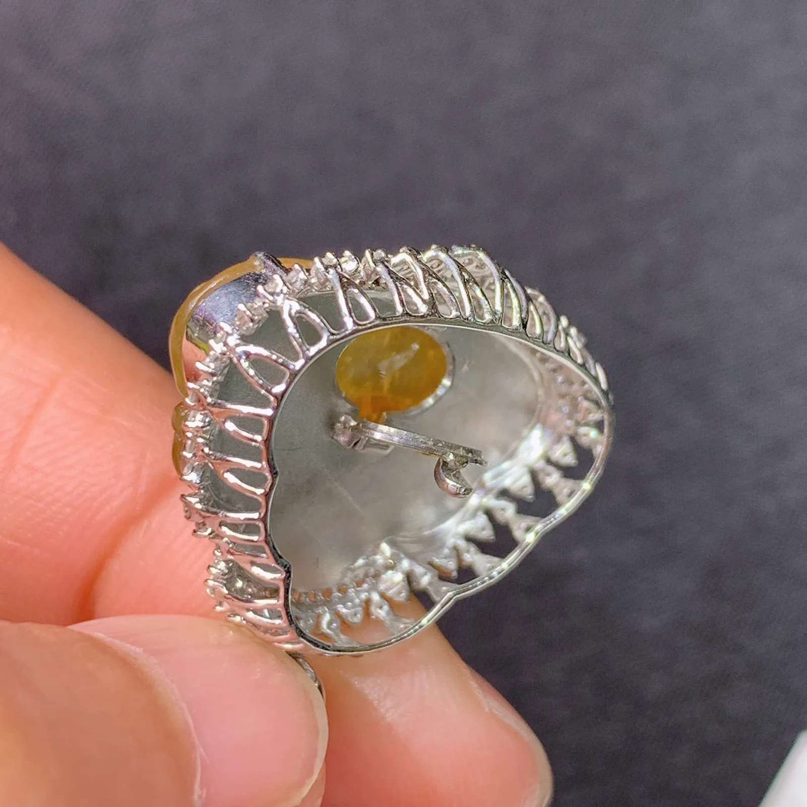 冰黄翡笑佛吊坠，18k金镶嵌，色泽鲜艳，水色超佳，Ym2 尺寸27*23.7*8.6