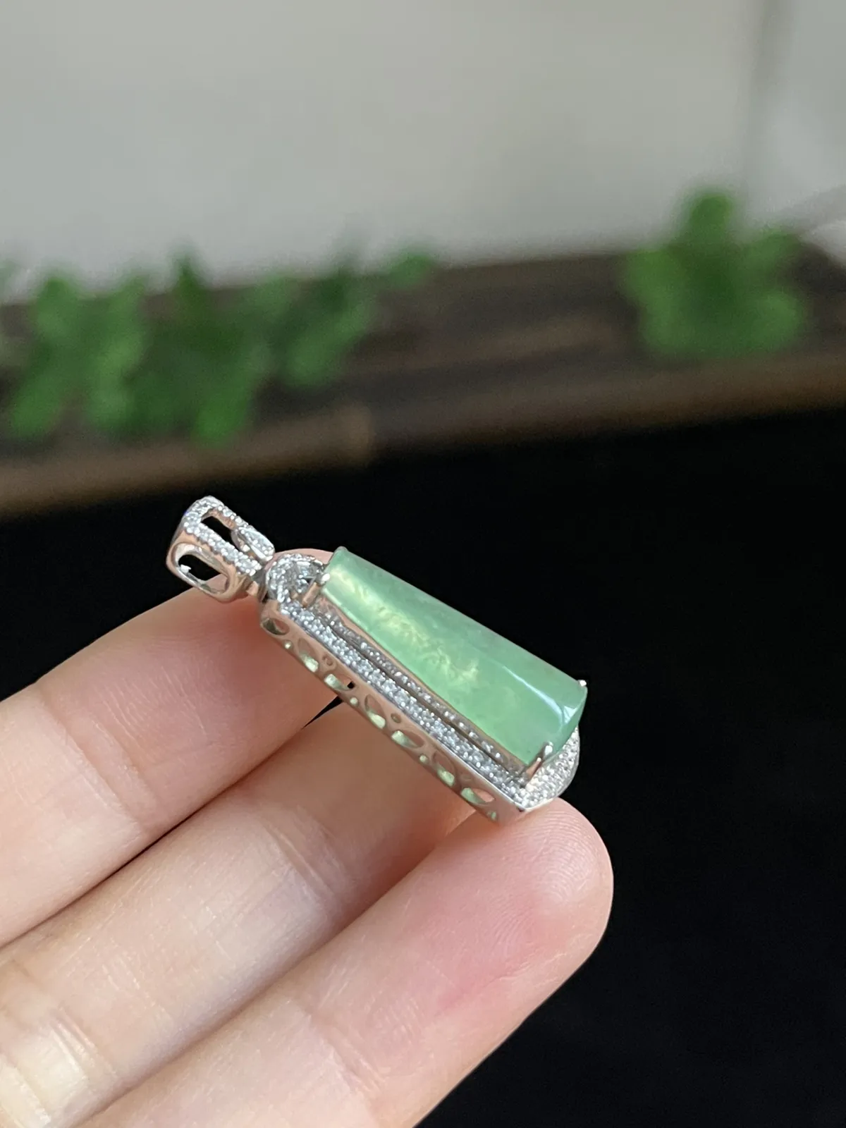 翡翠无事牌，印记：G18K,伴钻石