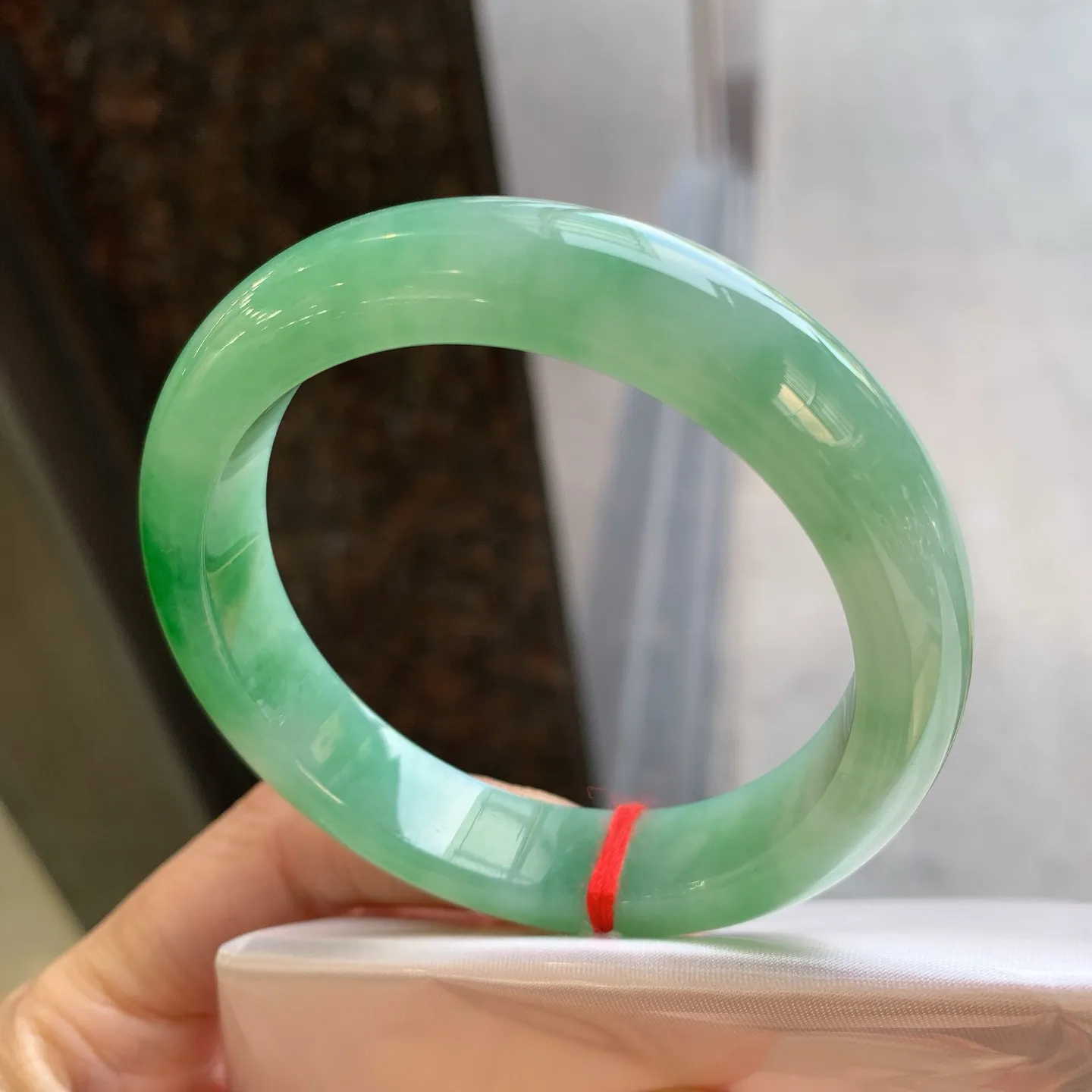 正圈飘绿 无瑕 尺寸：54.6/12.2/8.2  细腻