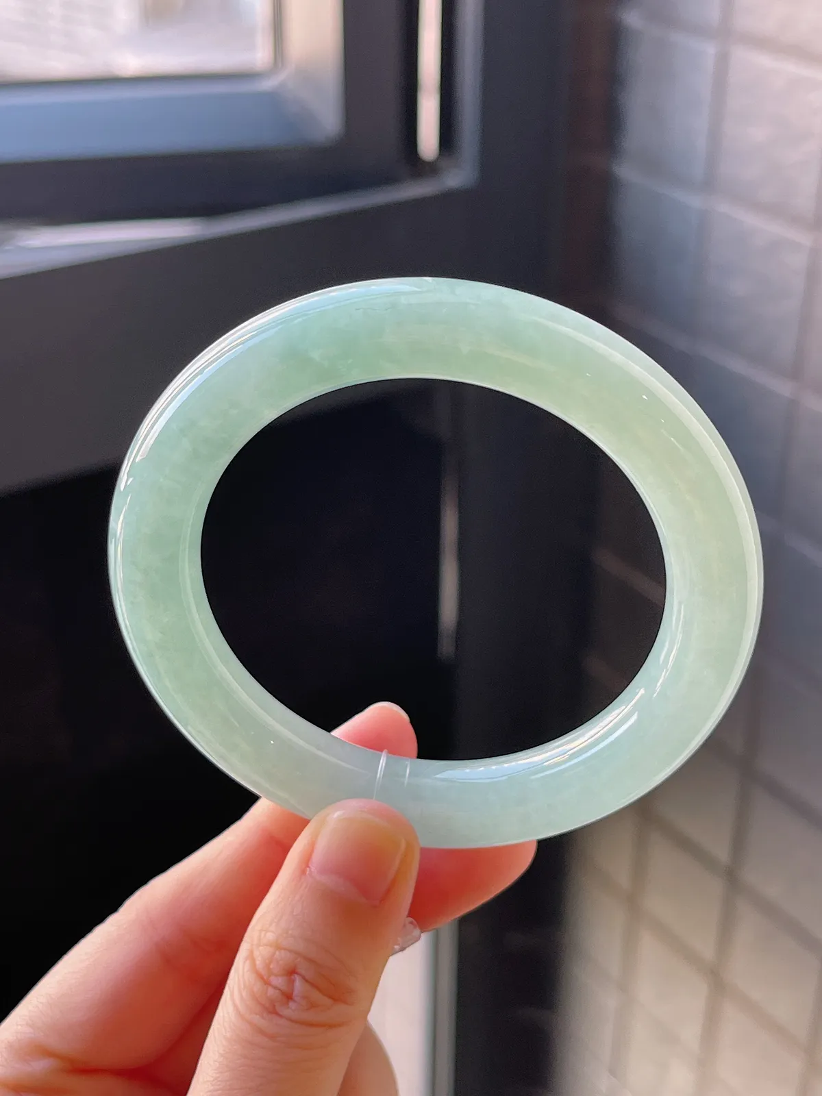 圆镯53圈口，翡翠冰糯种浅绿色手镯