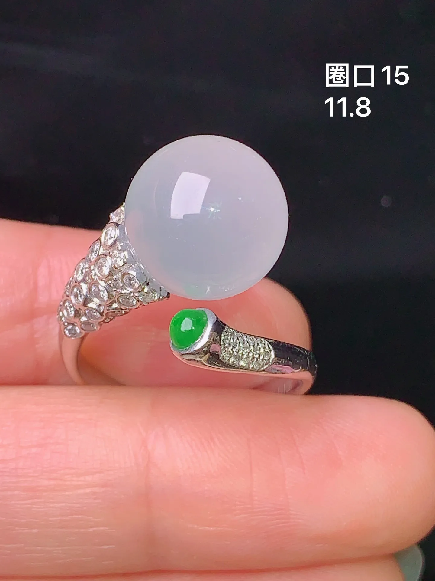 18k金钻镶嵌冰种圆珠项链 玉质细腻 色泽艳丽清新 圈口15 整体尺寸11.8