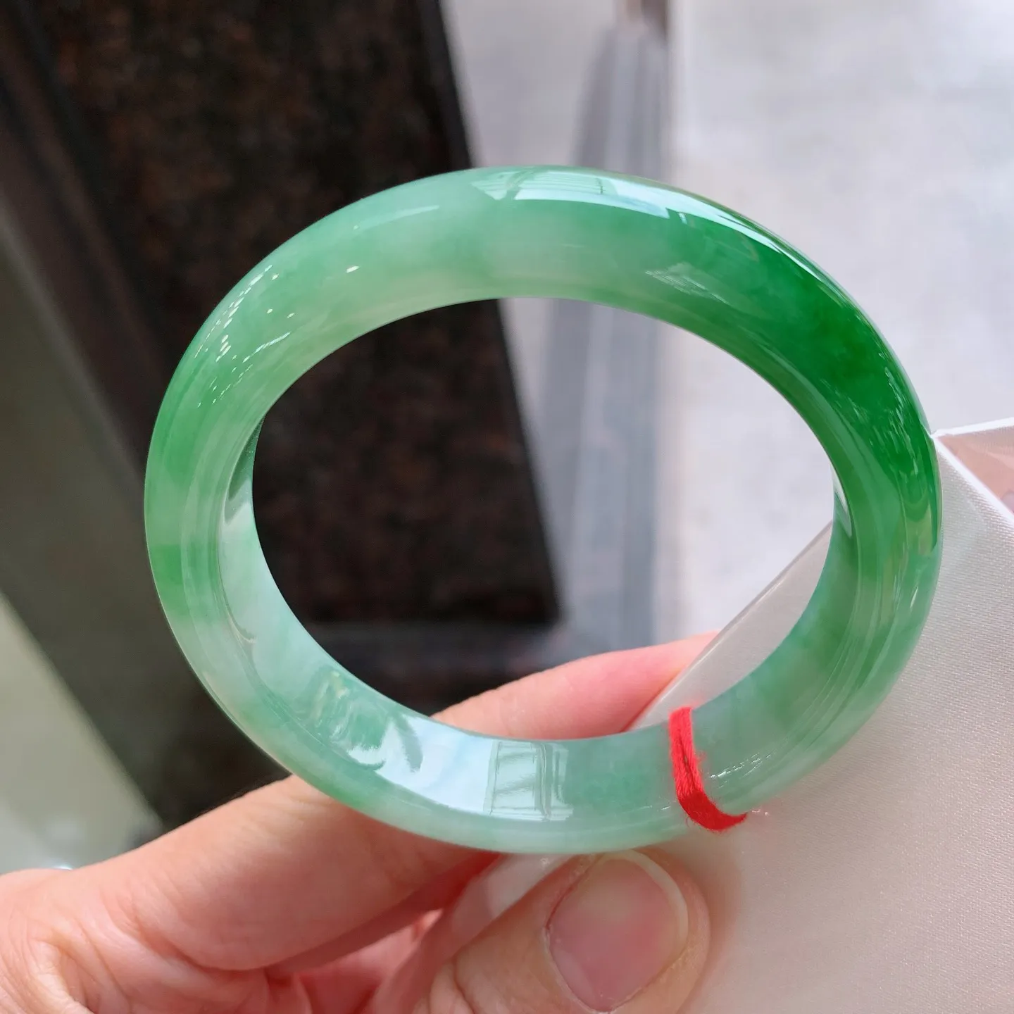 正圈飘绿 无瑕 尺寸：57/12.9/8.4  色辣