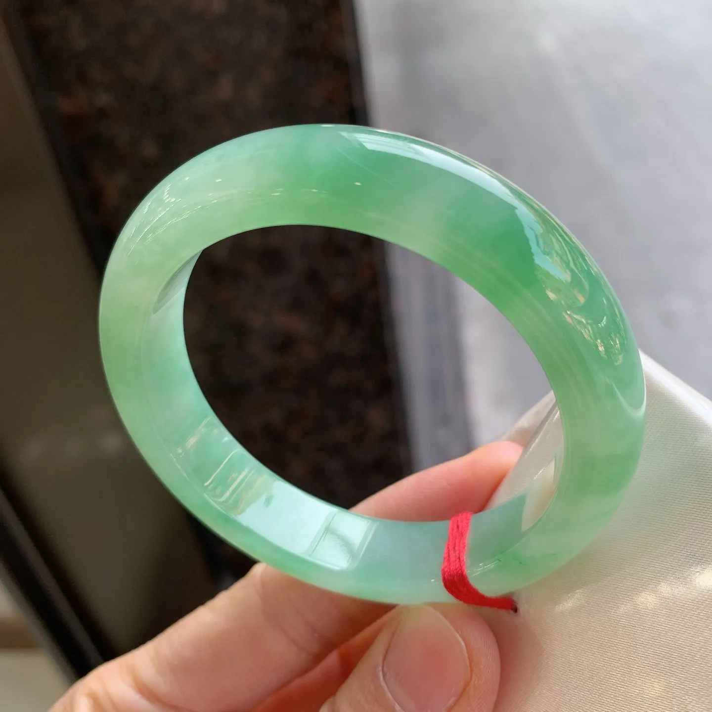 正圈冰飘绿 无瑕 尺寸：55.2/12.6/8.6 冰润