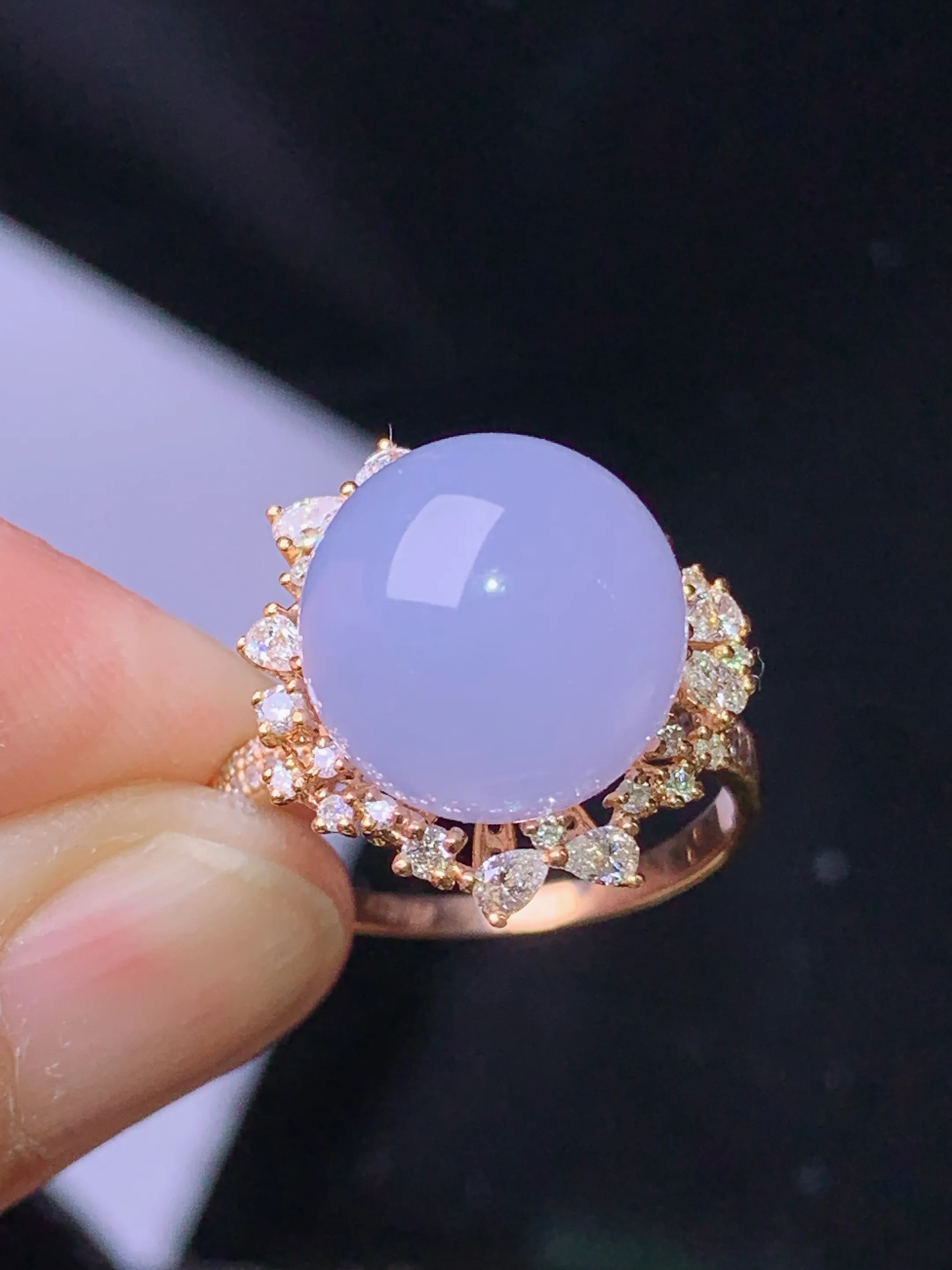 18k金钻镶嵌紫罗兰蛋面戒指 玉质细腻 色泽艳丽清新 圈口14.5 整体尺寸16.8*16.3*12